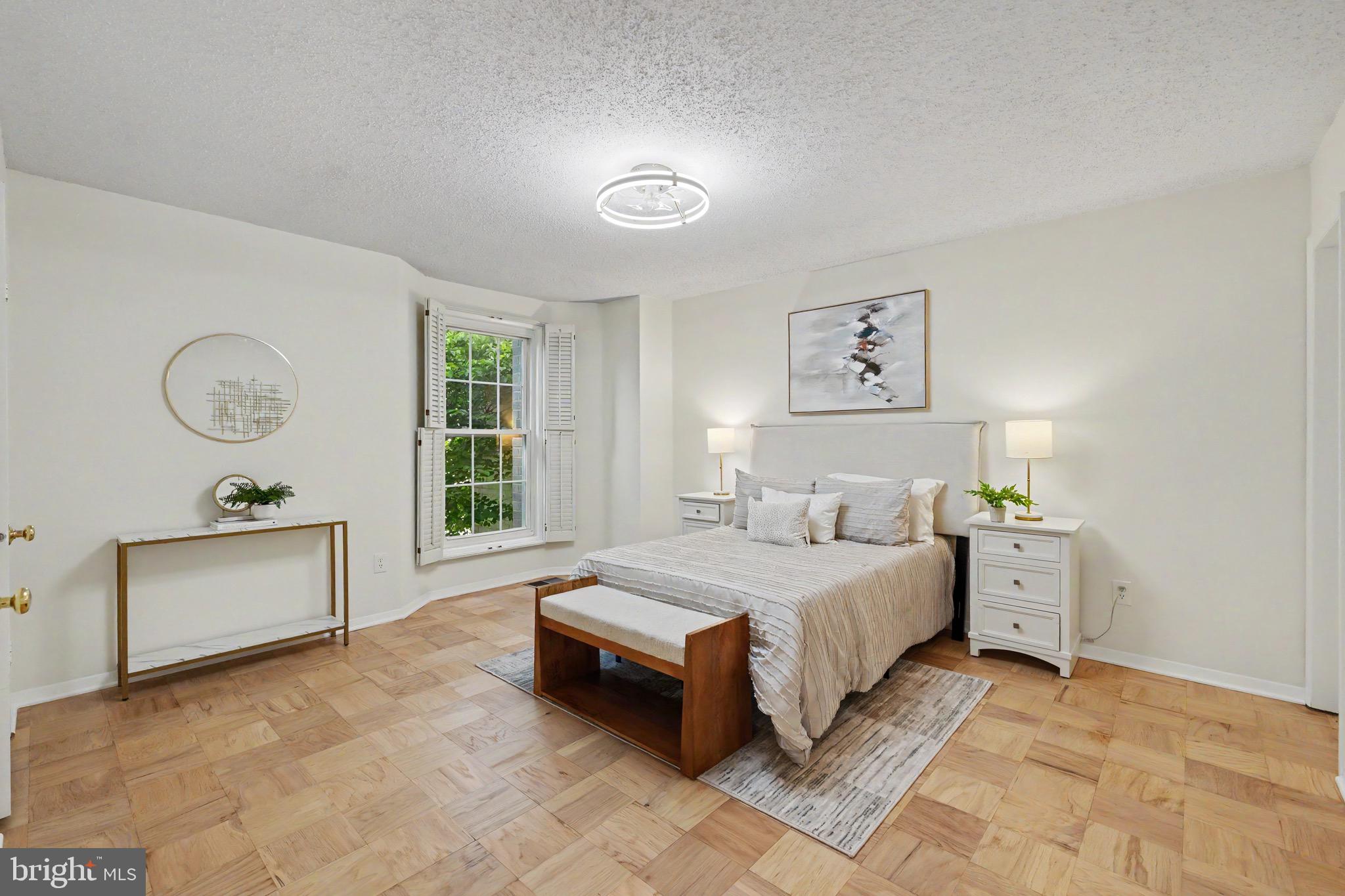 GLENBROOK KNOLLS - Residential