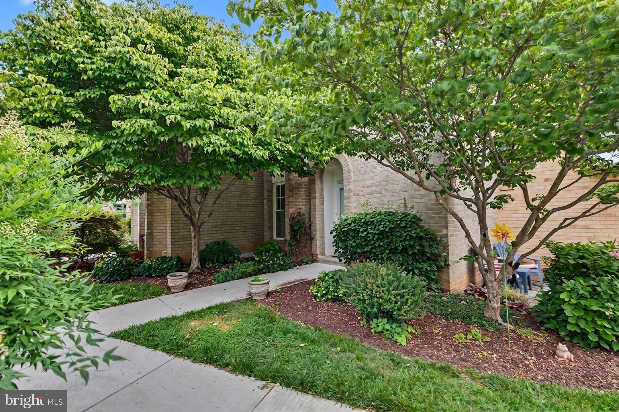 GLENBROOK KNOLLS - Residential