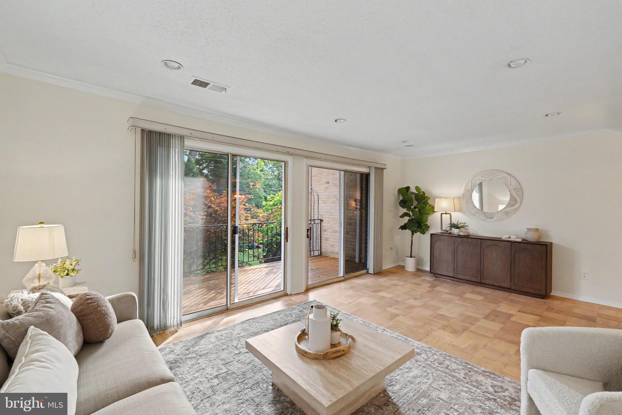 GLENBROOK KNOLLS - Residential