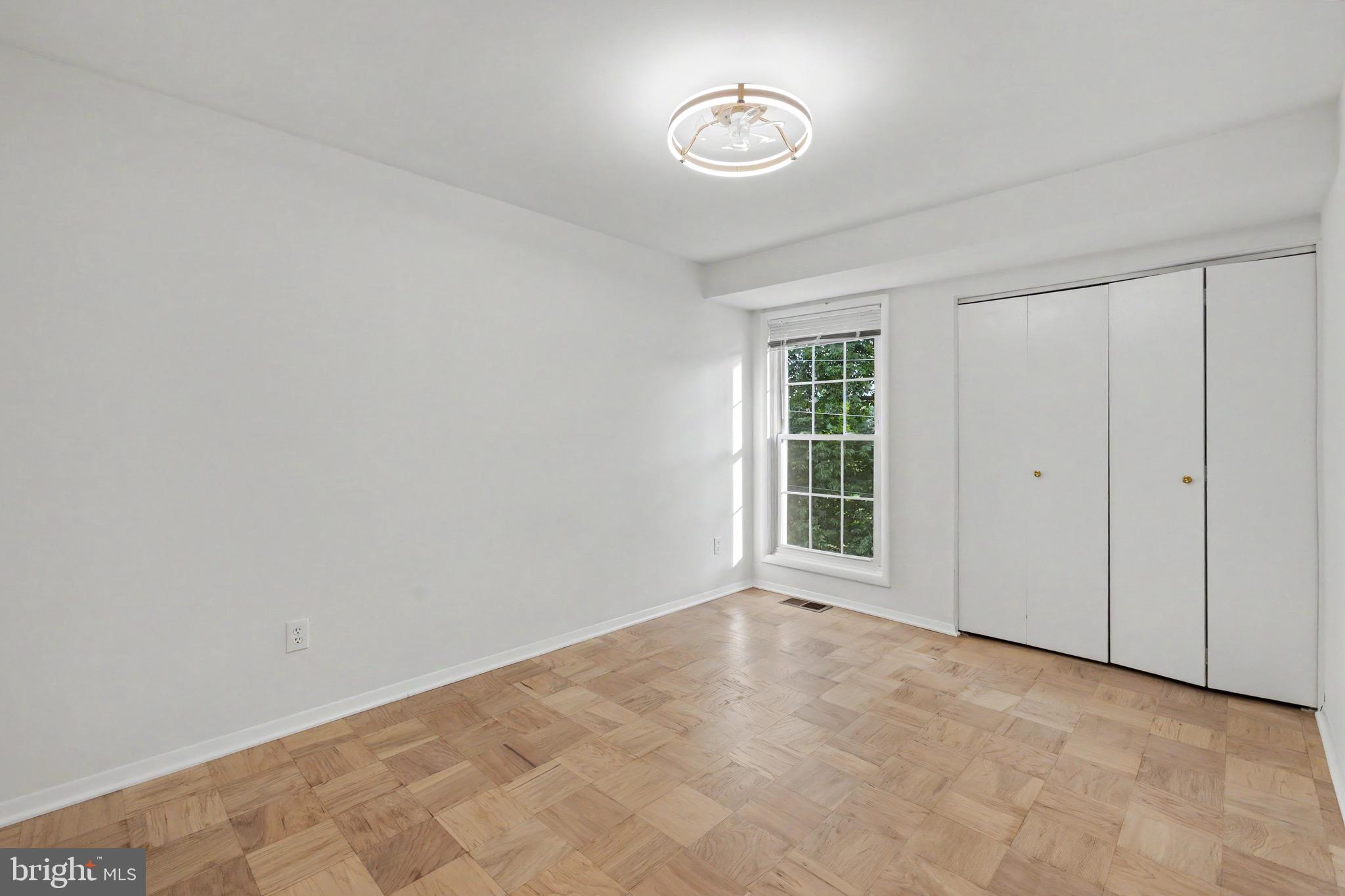 GLENBROOK KNOLLS - Residential
