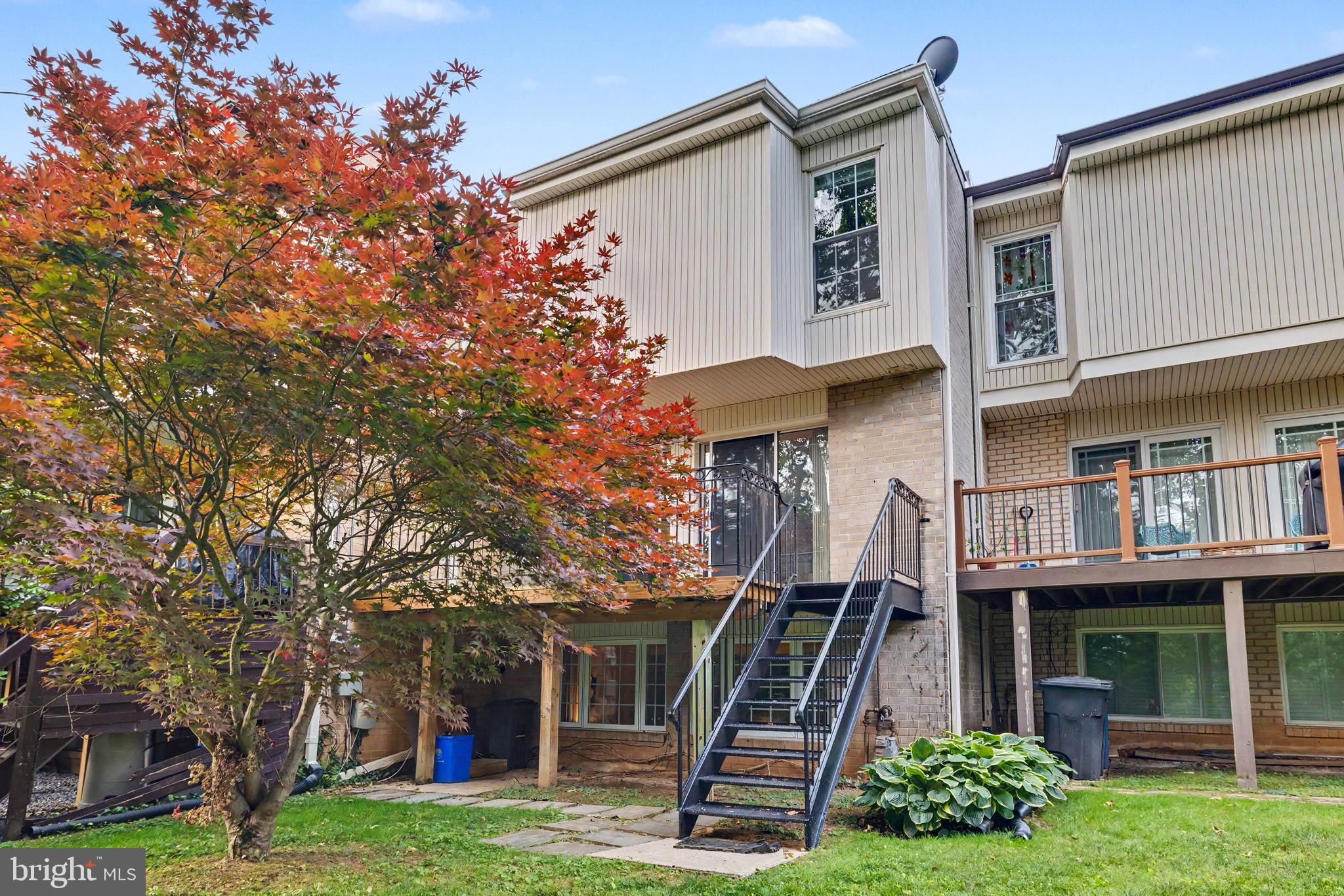 GLENBROOK KNOLLS - Residential