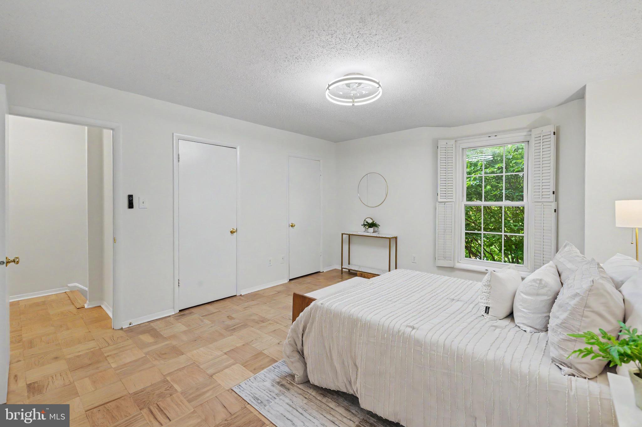 GLENBROOK KNOLLS - Residential