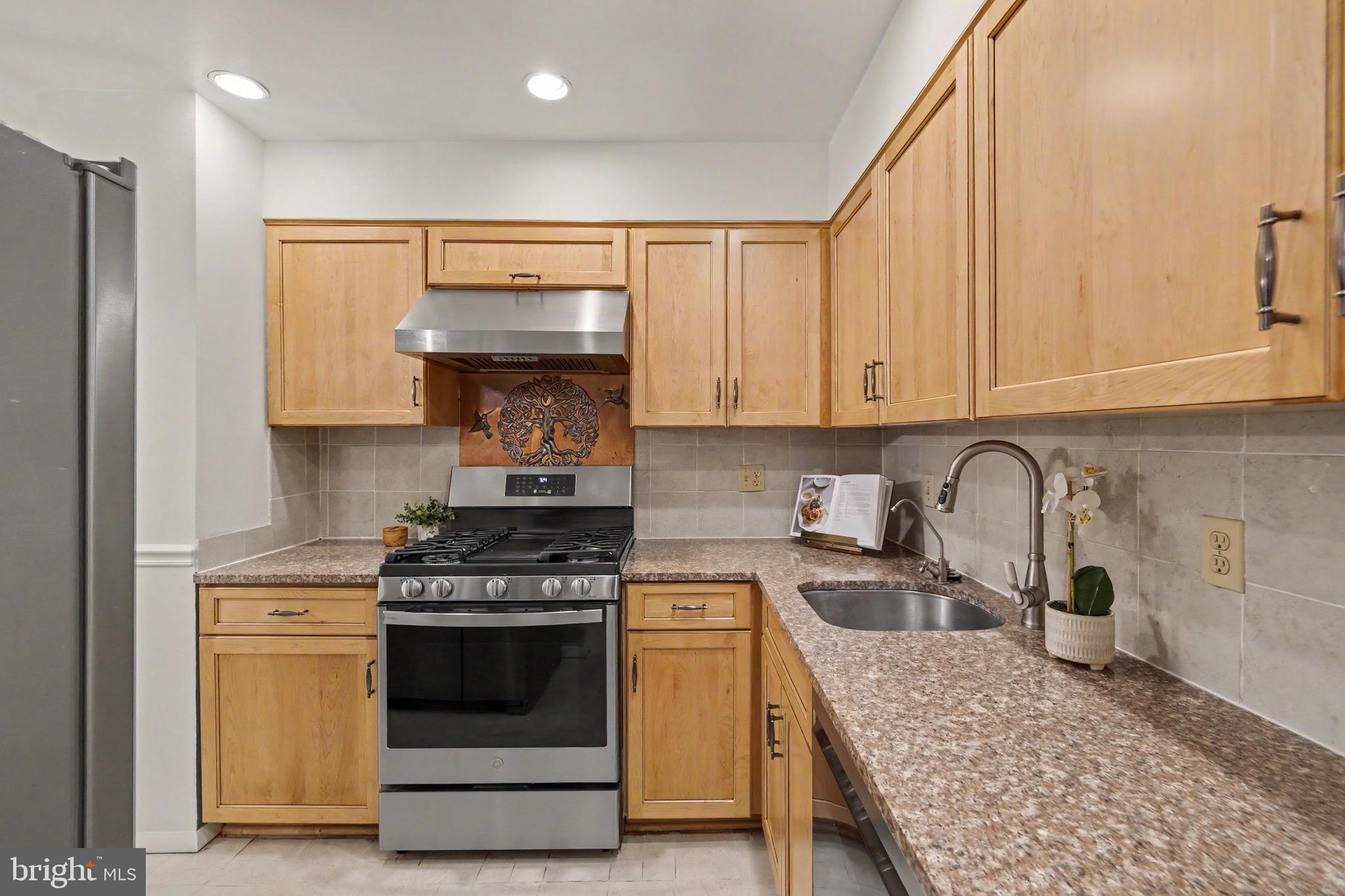 GLENBROOK KNOLLS - Residential