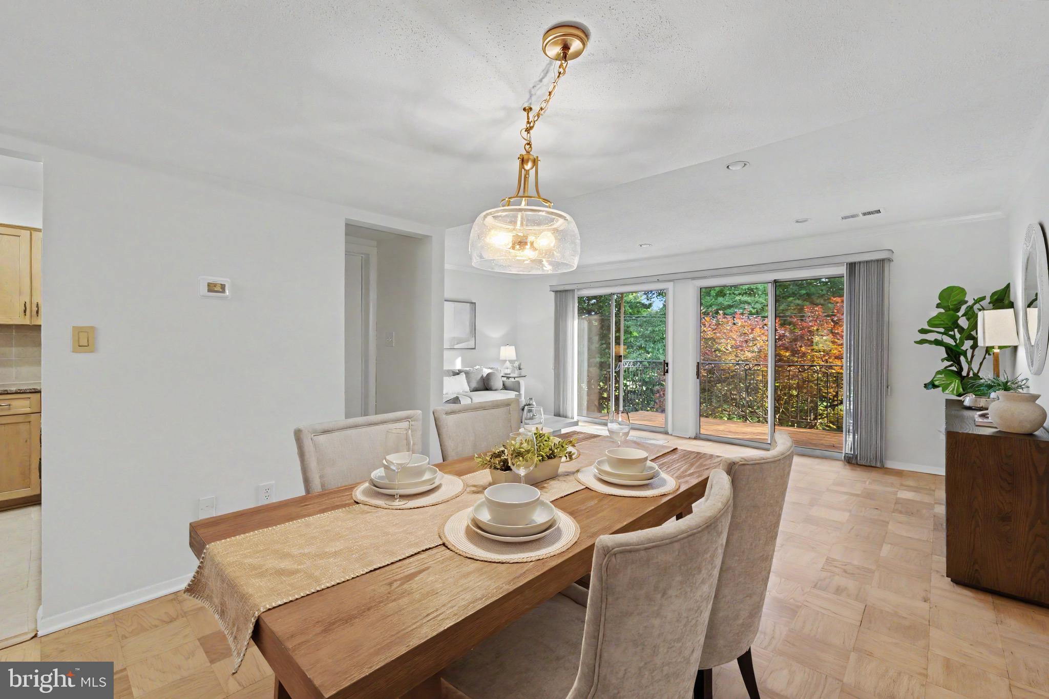 GLENBROOK KNOLLS - Residential