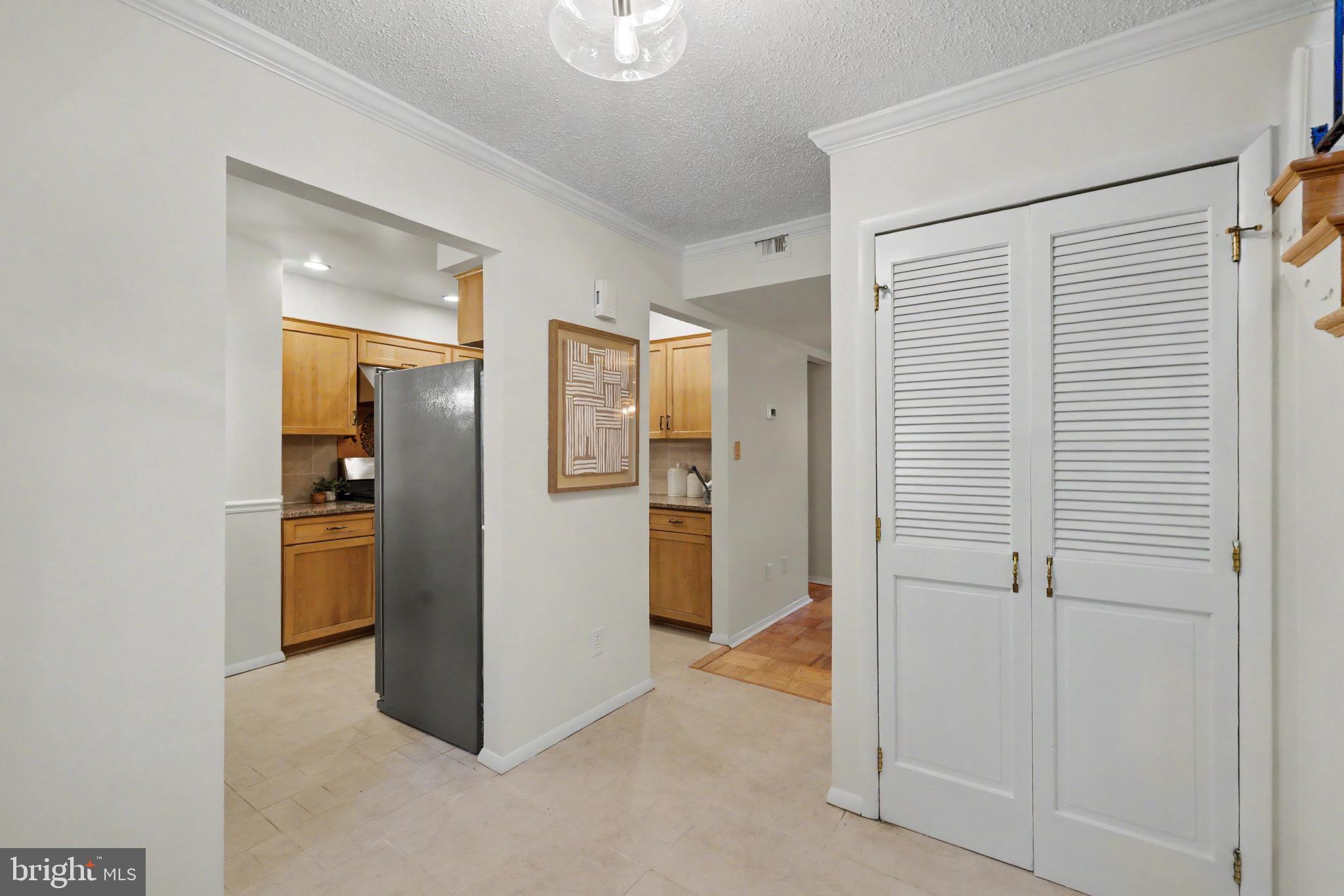 GLENBROOK KNOLLS - Residential