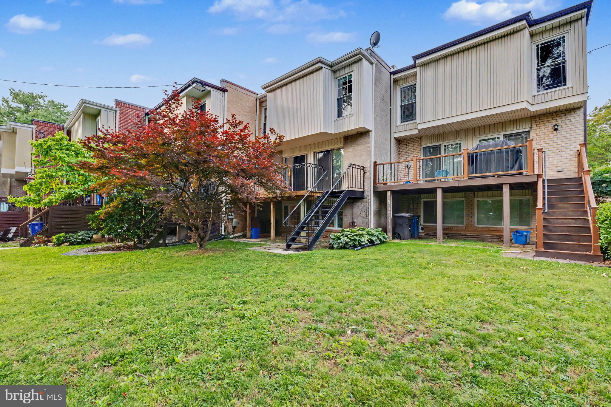 GLENBROOK KNOLLS - Residential