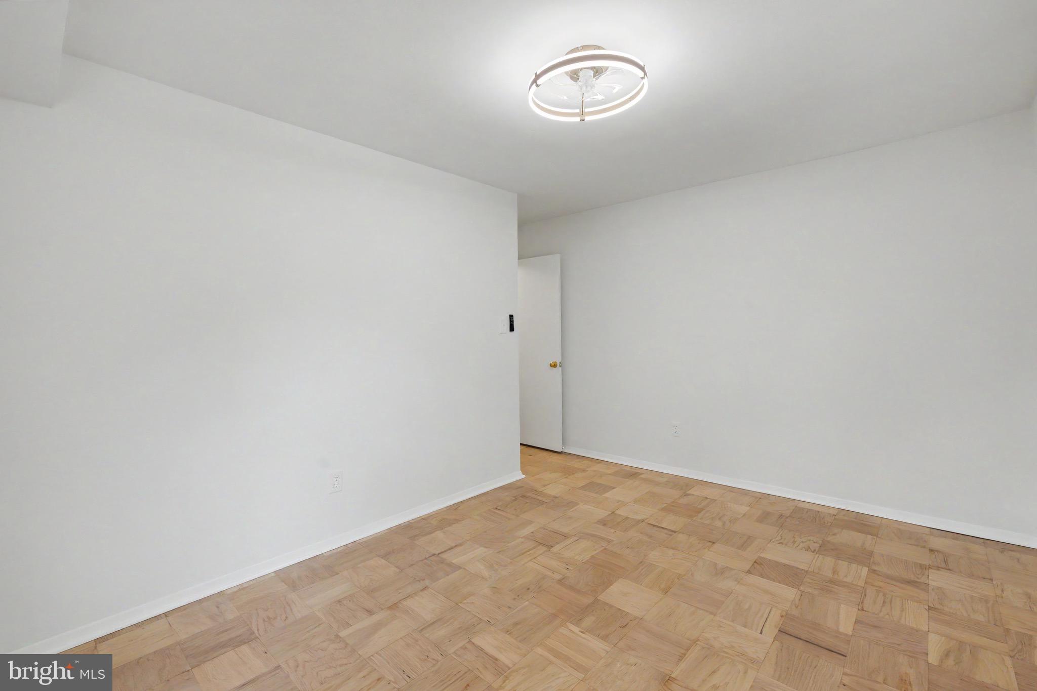 GLENBROOK KNOLLS - Residential