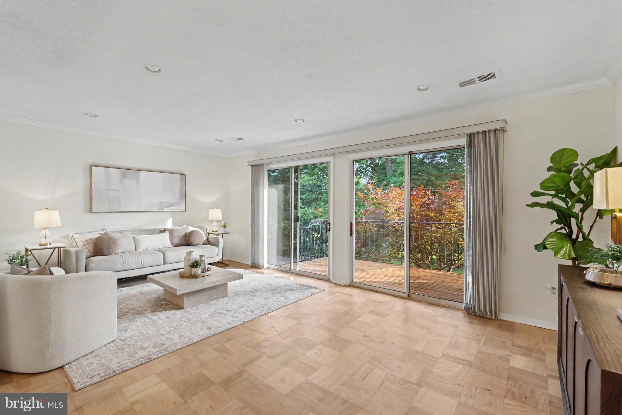 GLENBROOK KNOLLS - Residential