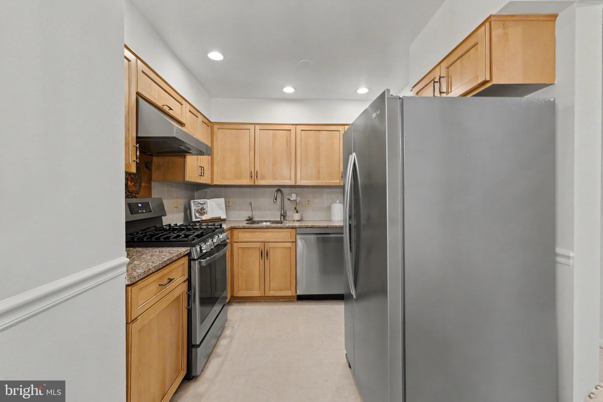 GLENBROOK KNOLLS - Residential