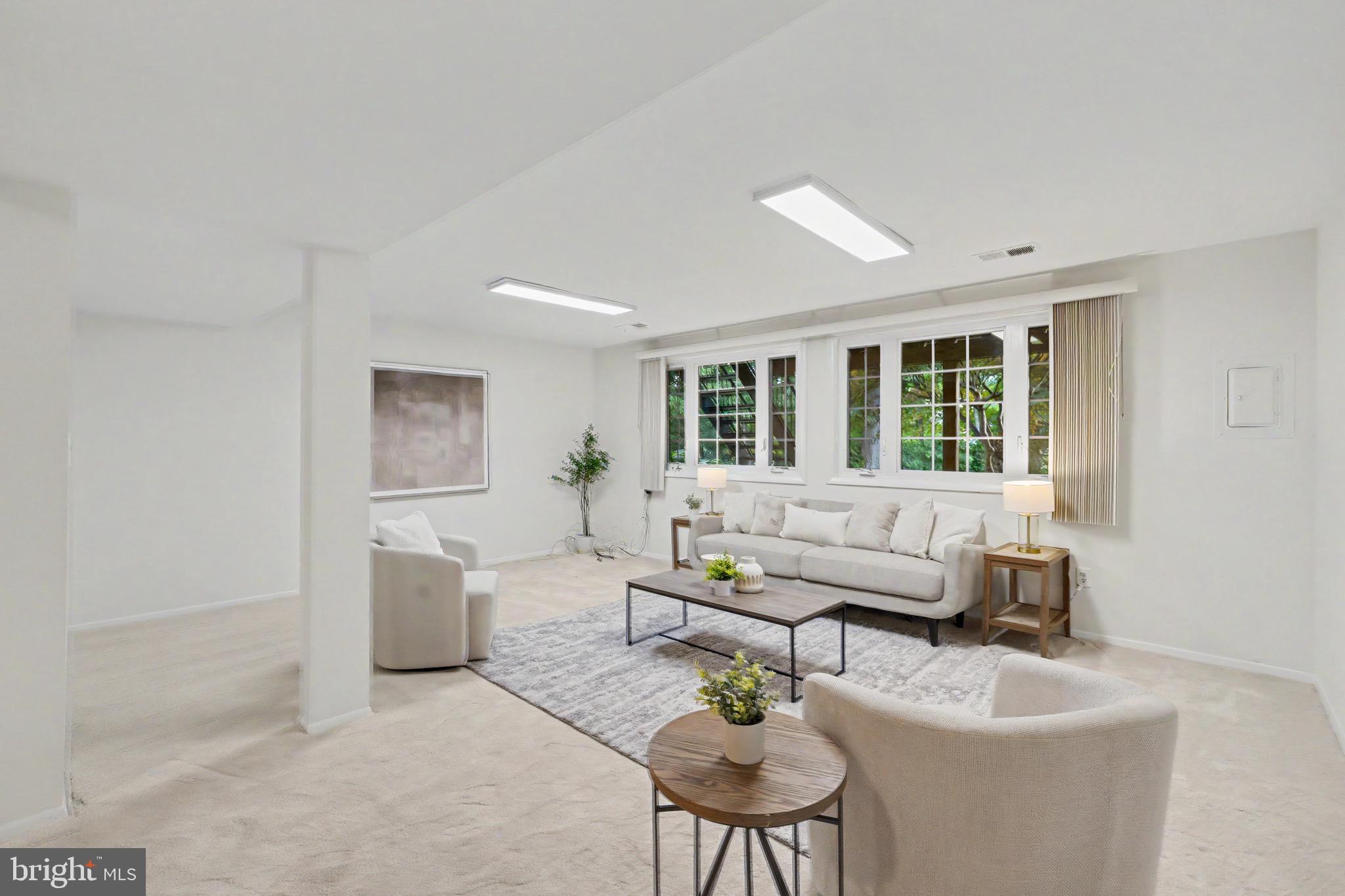 GLENBROOK KNOLLS - Residential