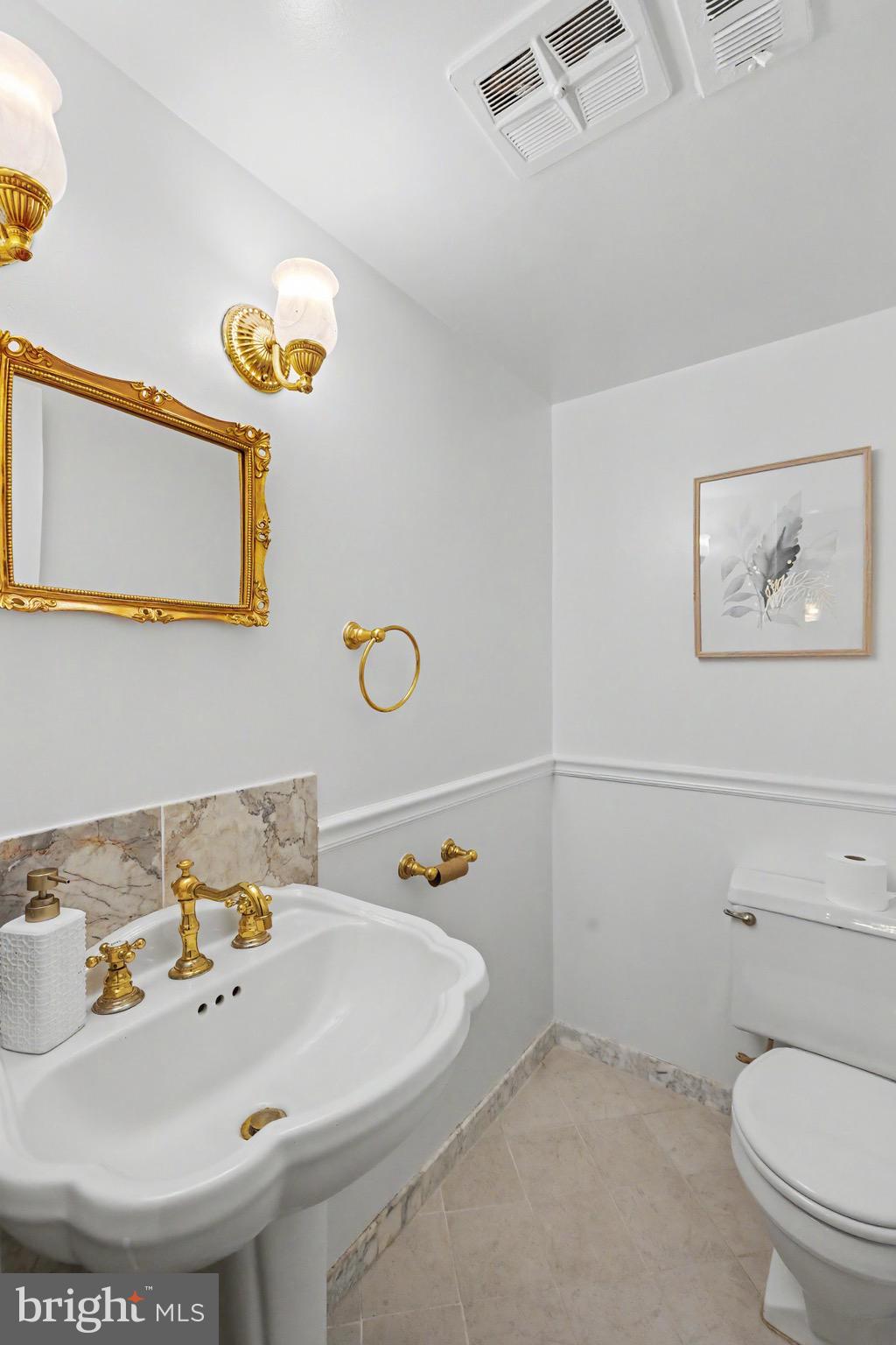GLENBROOK KNOLLS - Residential