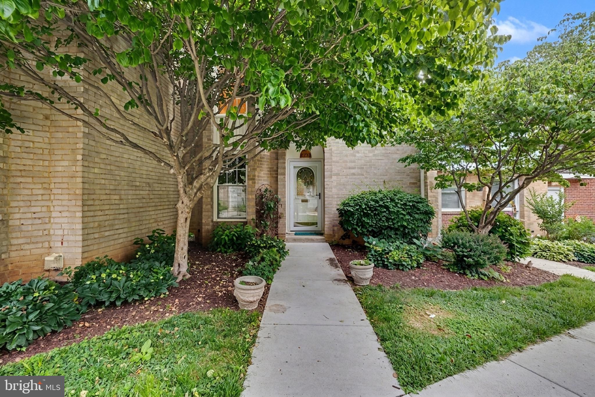 GLENBROOK KNOLLS - Residential