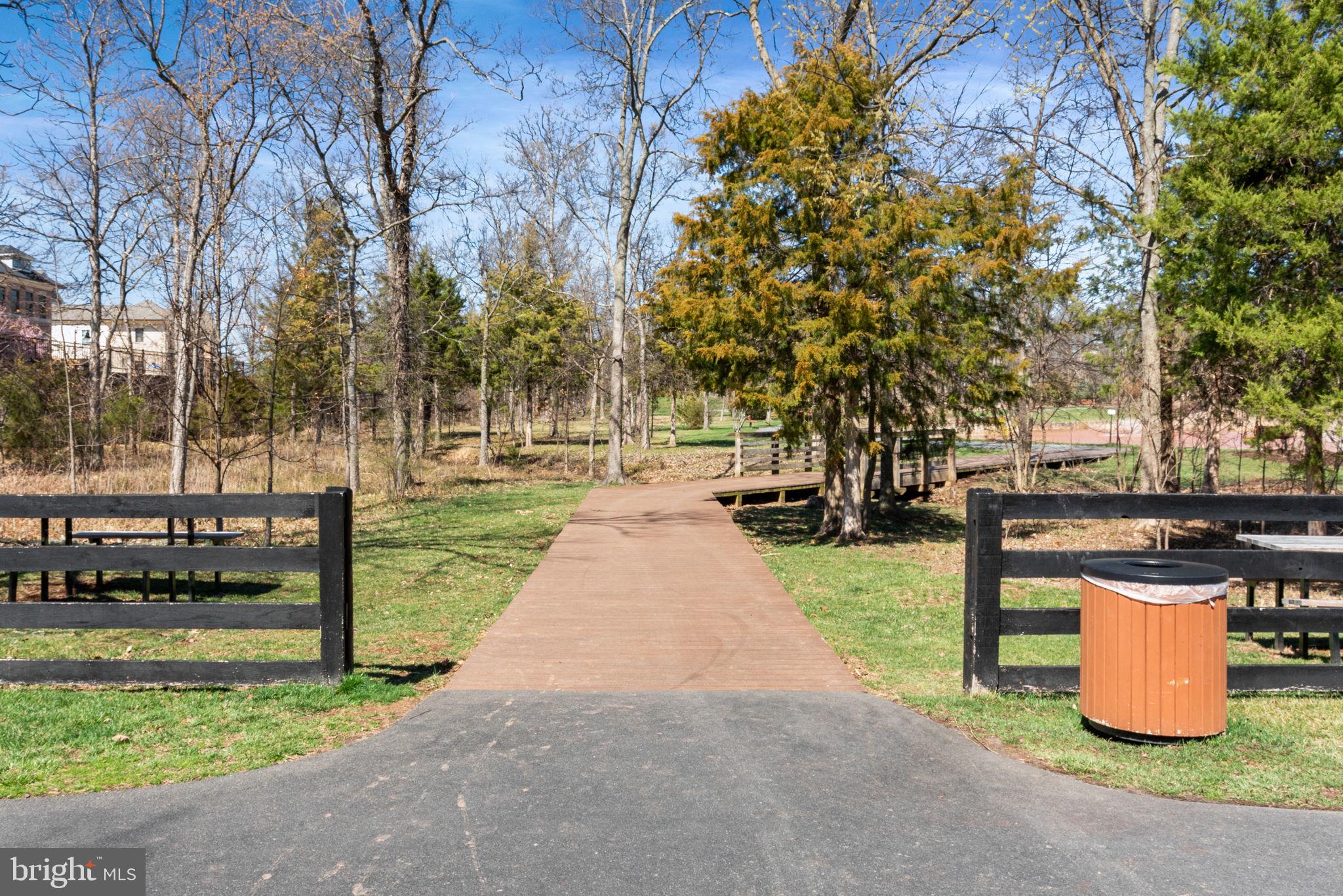 ONE LOUDOUN - Residential