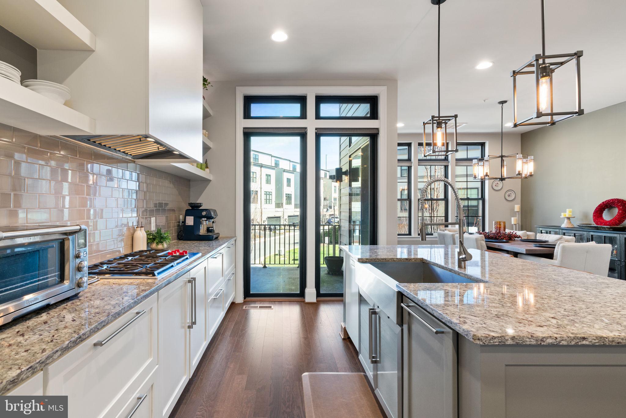 ONE LOUDOUN - Residential