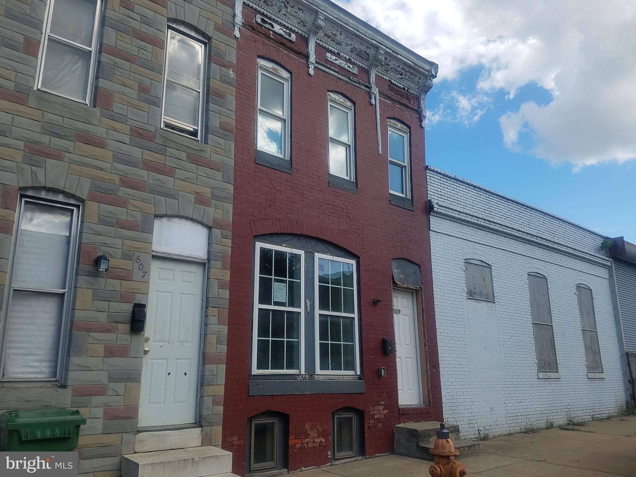 Baltimore's Best Buy! Super convenient Baltimore location just a short distance off of rt 95 and 295. Nearby Carroll Park and Montgomery Office Park. This home offers big sized rooms and potential to decorate to your liking.  Large room sizes and partly finished lower level. Home offers a very affordable price.  This is a Fannie Mae HomePath property.