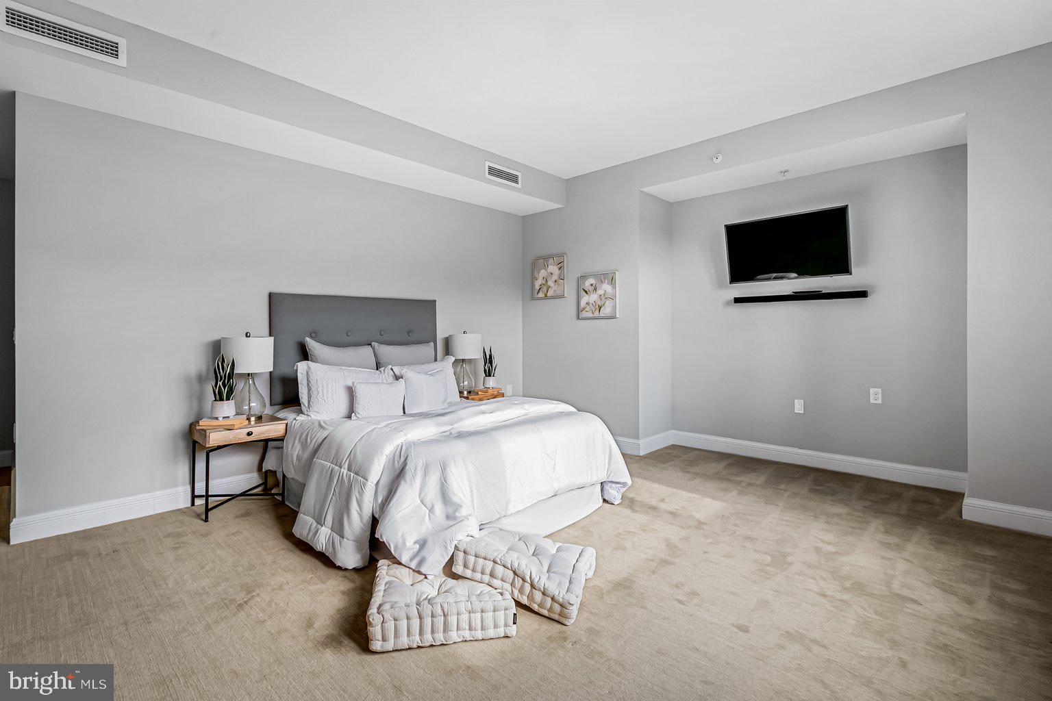 THE RITZ-CARLTON RESIDENCES - Residential