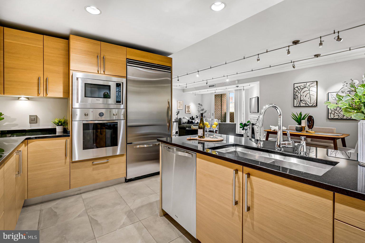 THE RITZ-CARLTON RESIDENCES - Residential