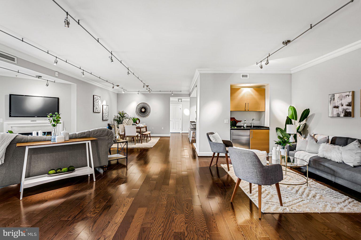 THE RITZ-CARLTON RESIDENCES - Residential