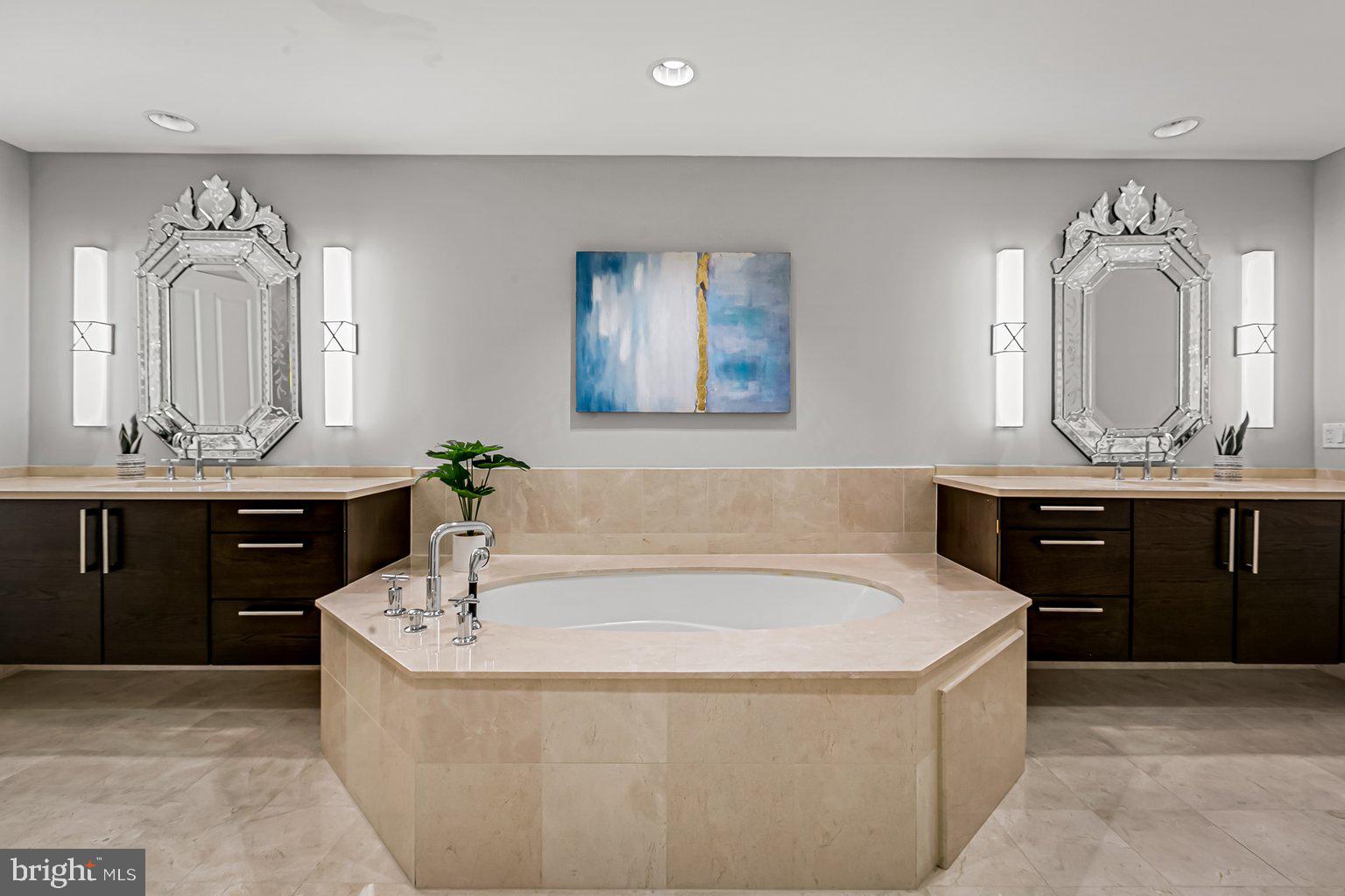 THE RITZ-CARLTON RESIDENCES - Residential