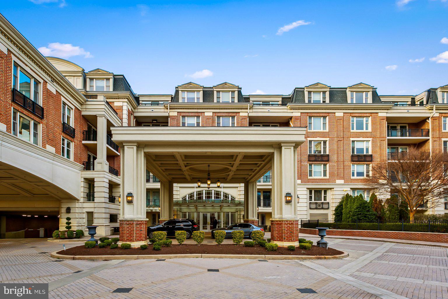 THE RITZ-CARLTON RESIDENCES - Residential