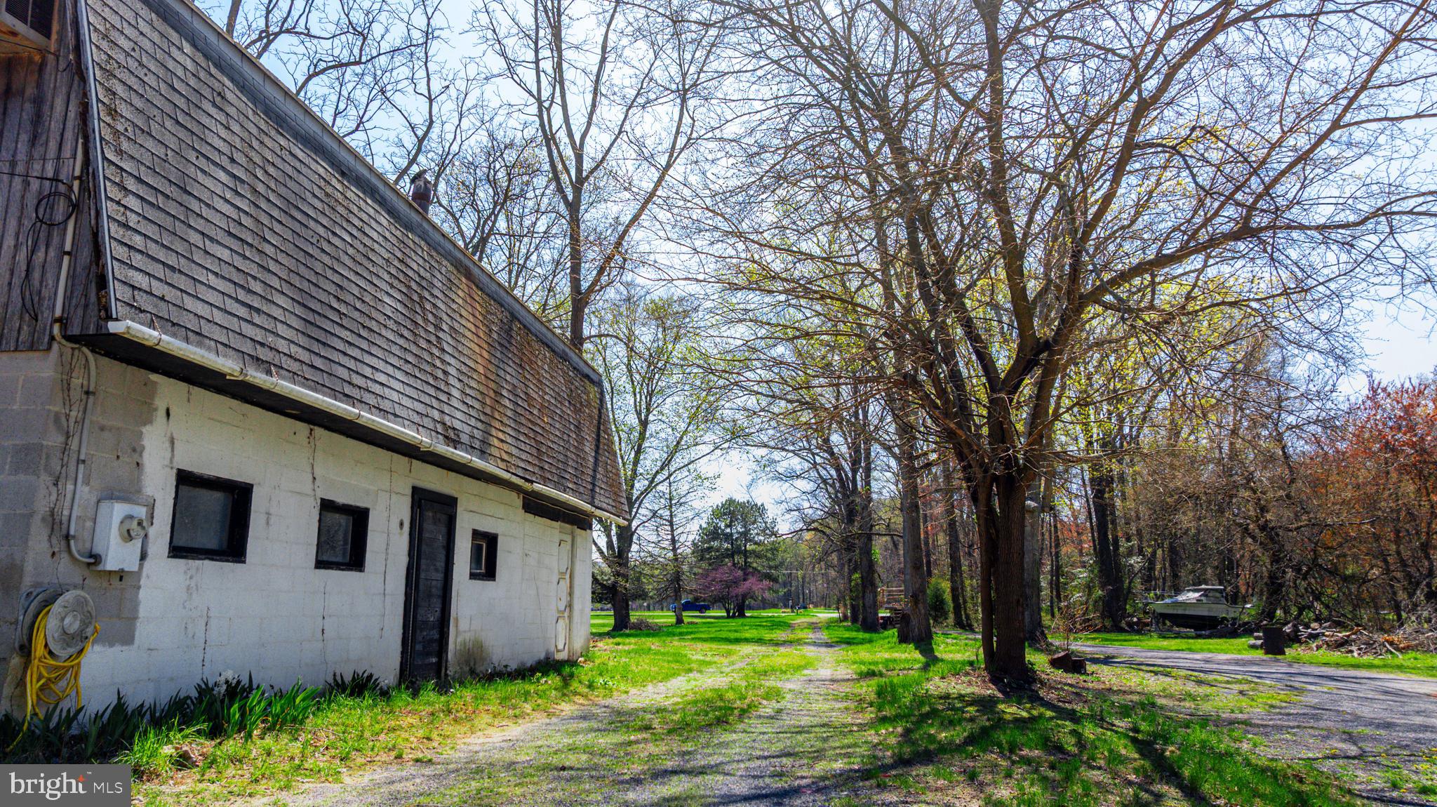 BOWLEYS QUARTERS - Land