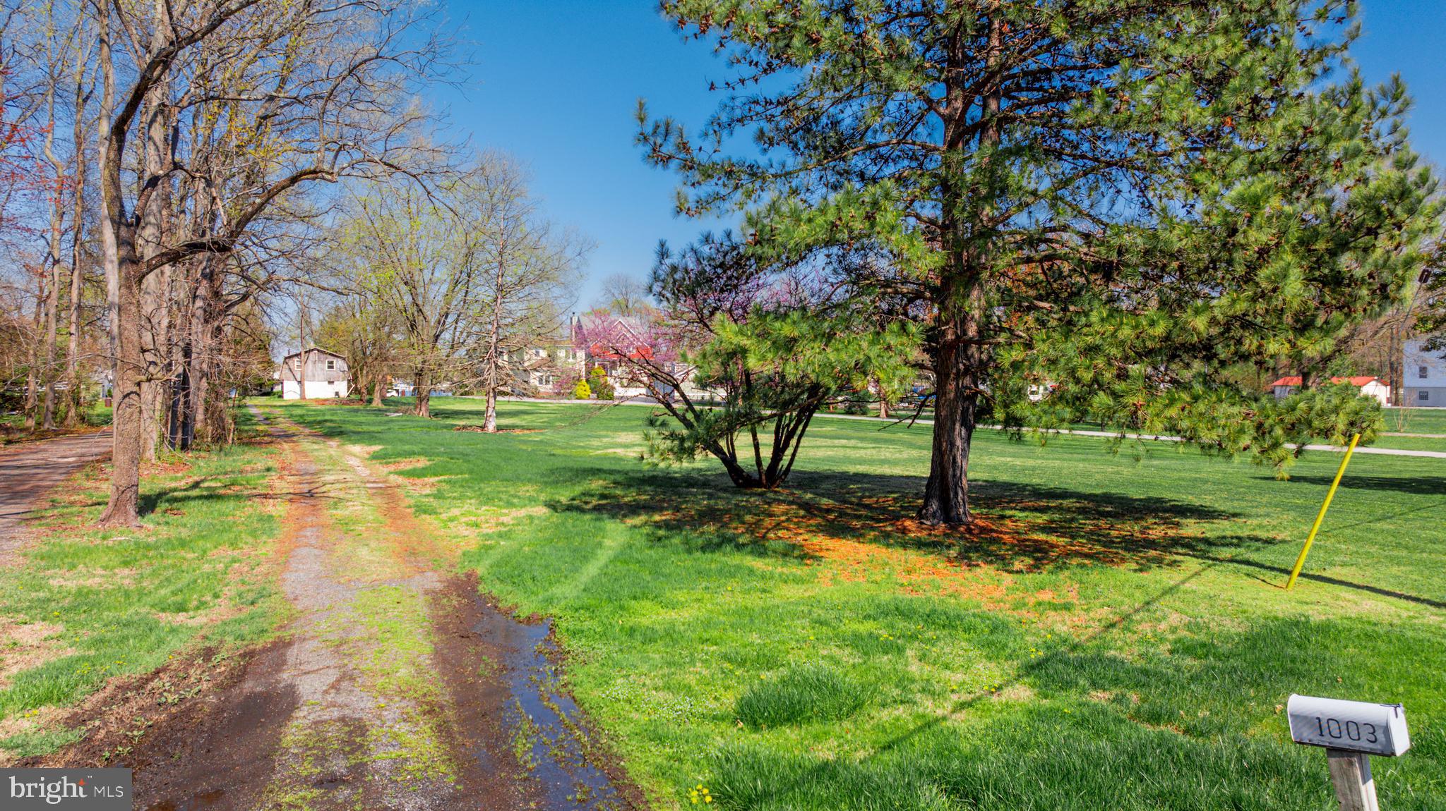 BOWLEYS QUARTERS - Land