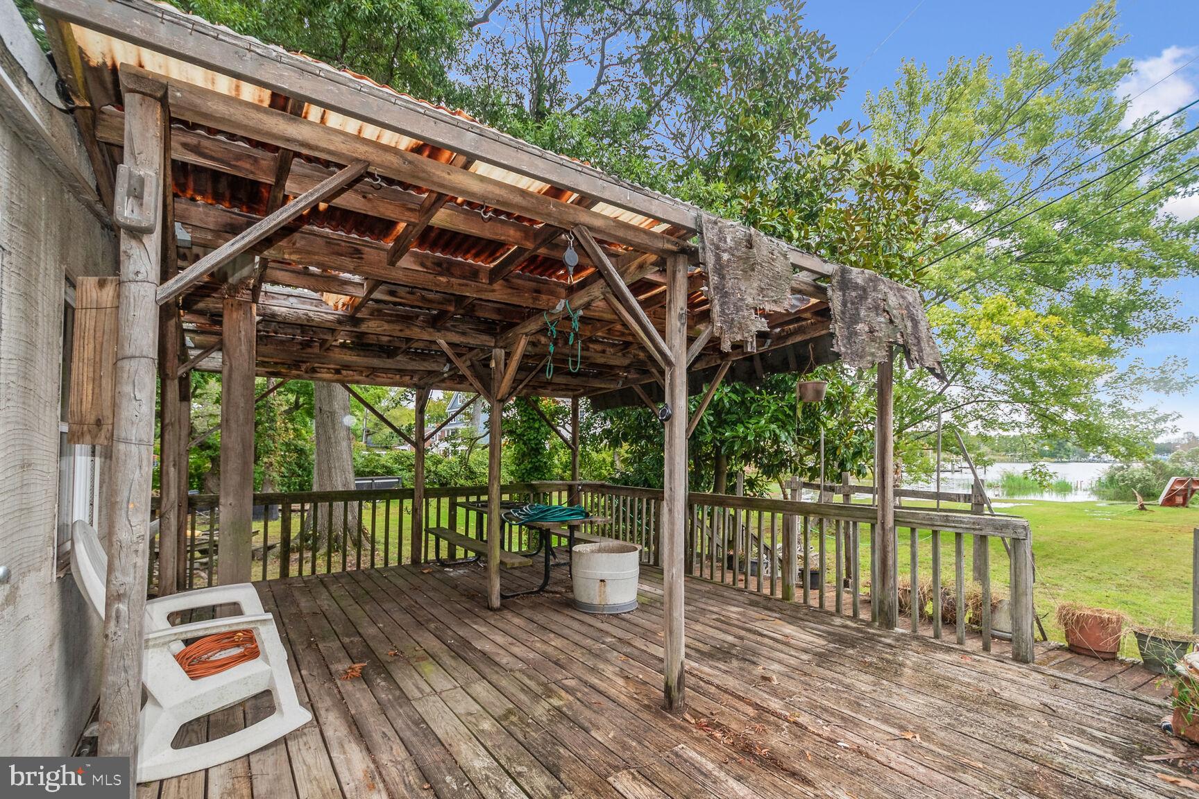 BOWLEYS QUARTERS - Land