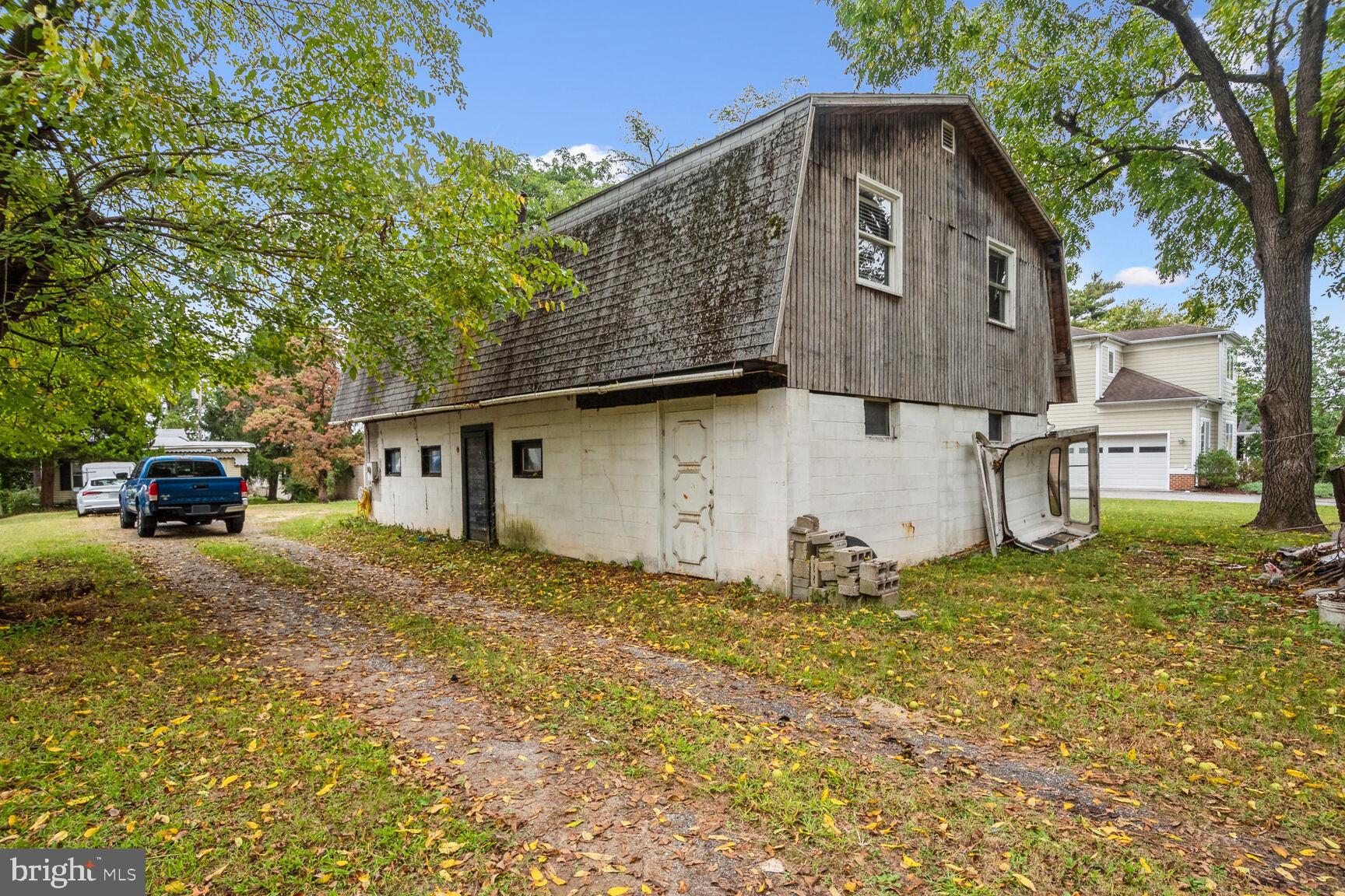 BOWLEYS QUARTERS - Land