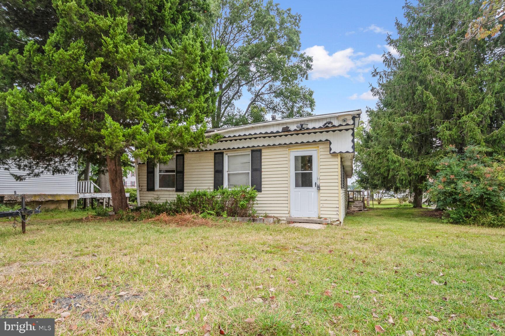 BOWLEYS QUARTERS - Land