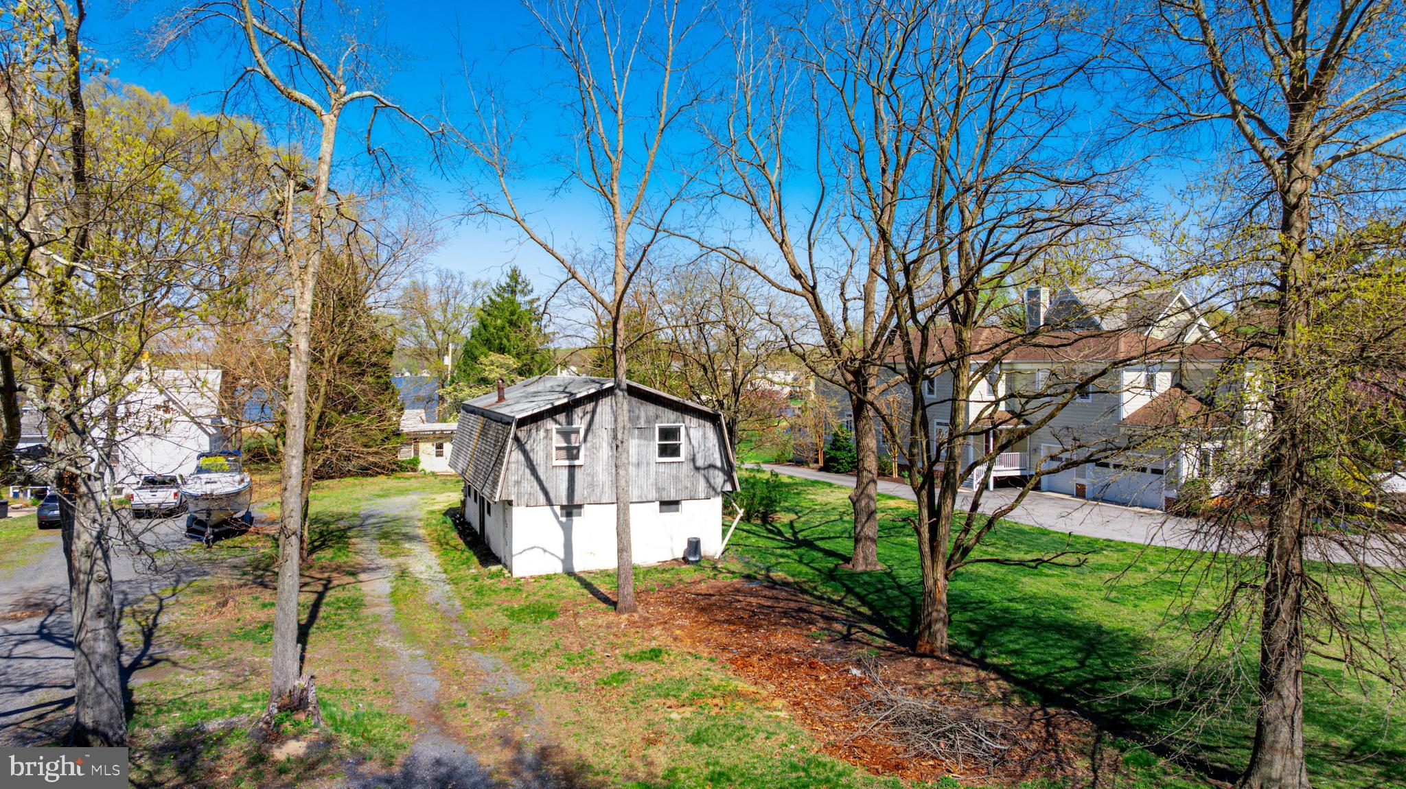 BOWLEYS QUARTERS - Land
