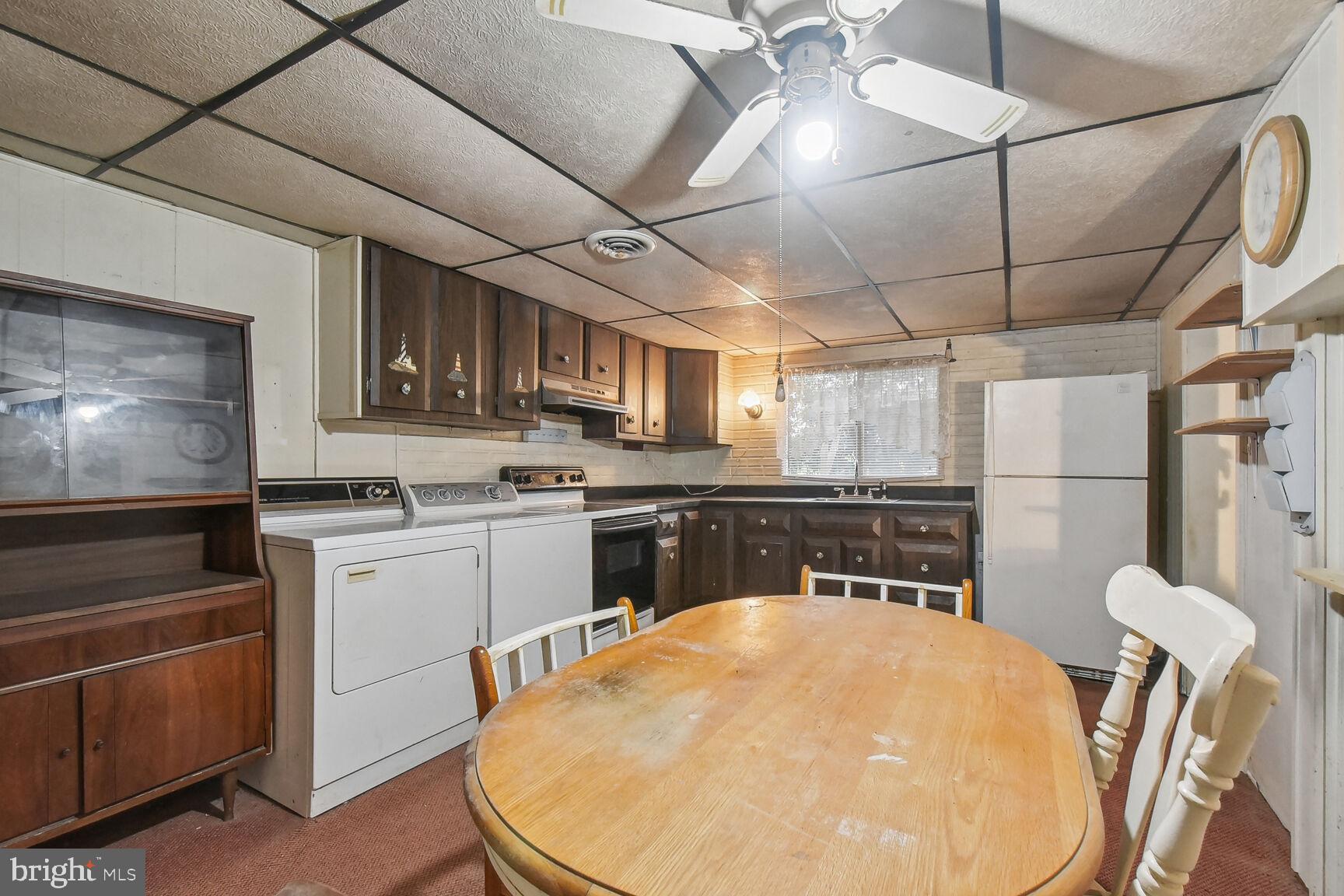 BOWLEYS QUARTERS - Land