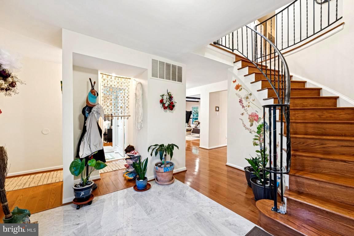 LANGLEY OAKS - Residential