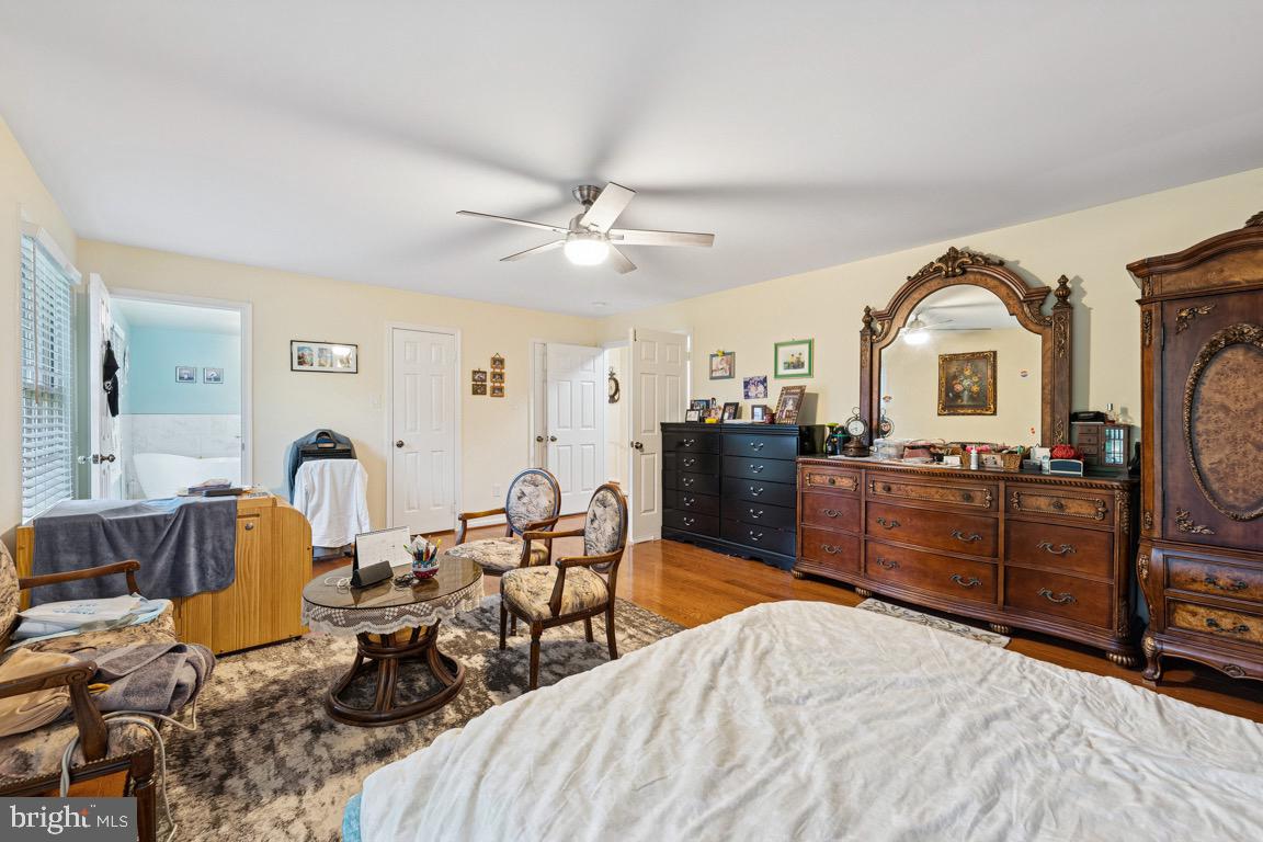 LANGLEY OAKS - Residential