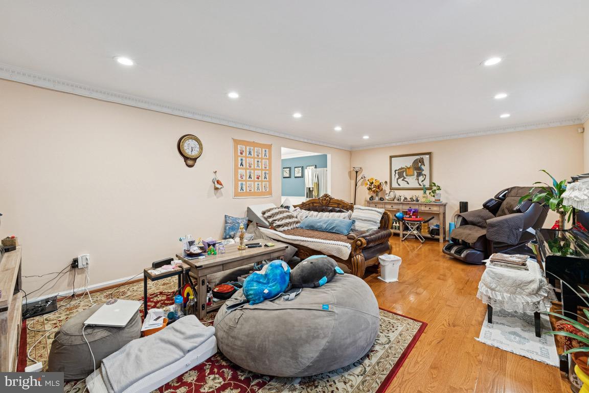LANGLEY OAKS - Residential