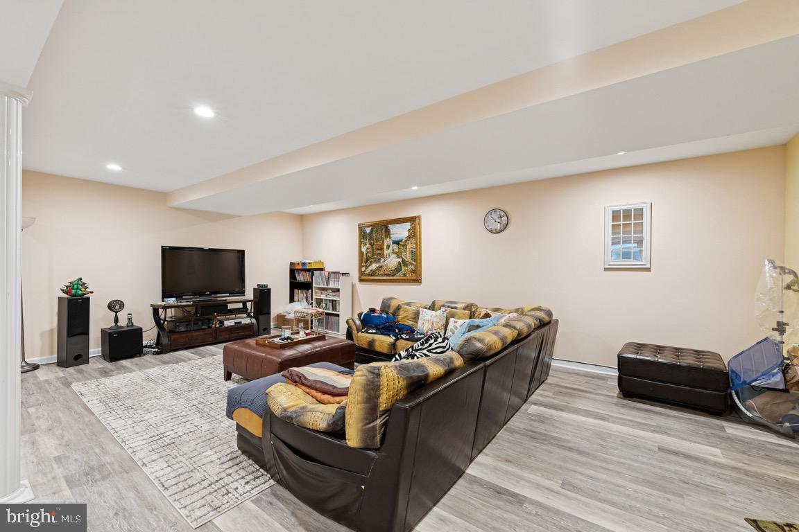LANGLEY OAKS - Residential