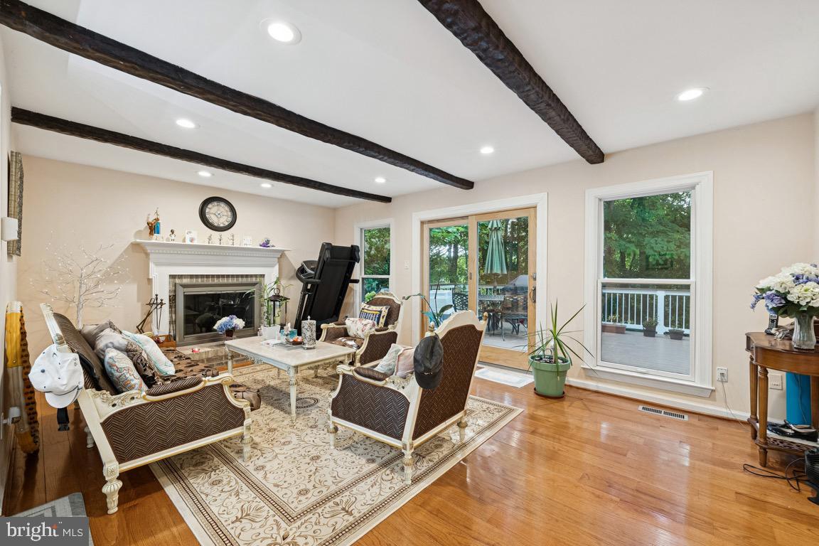 LANGLEY OAKS - Residential