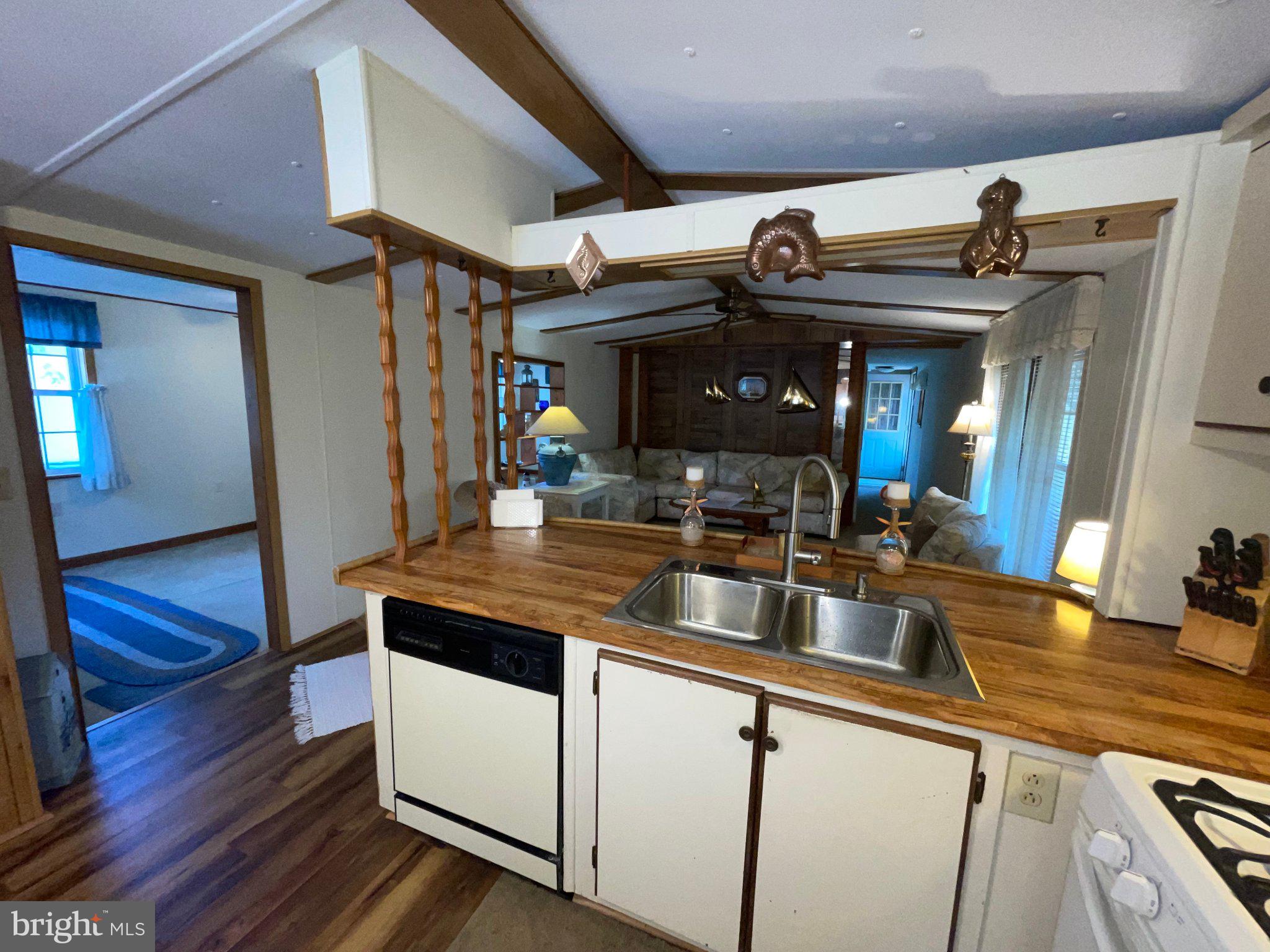 ANGOLA BEACH - Residential