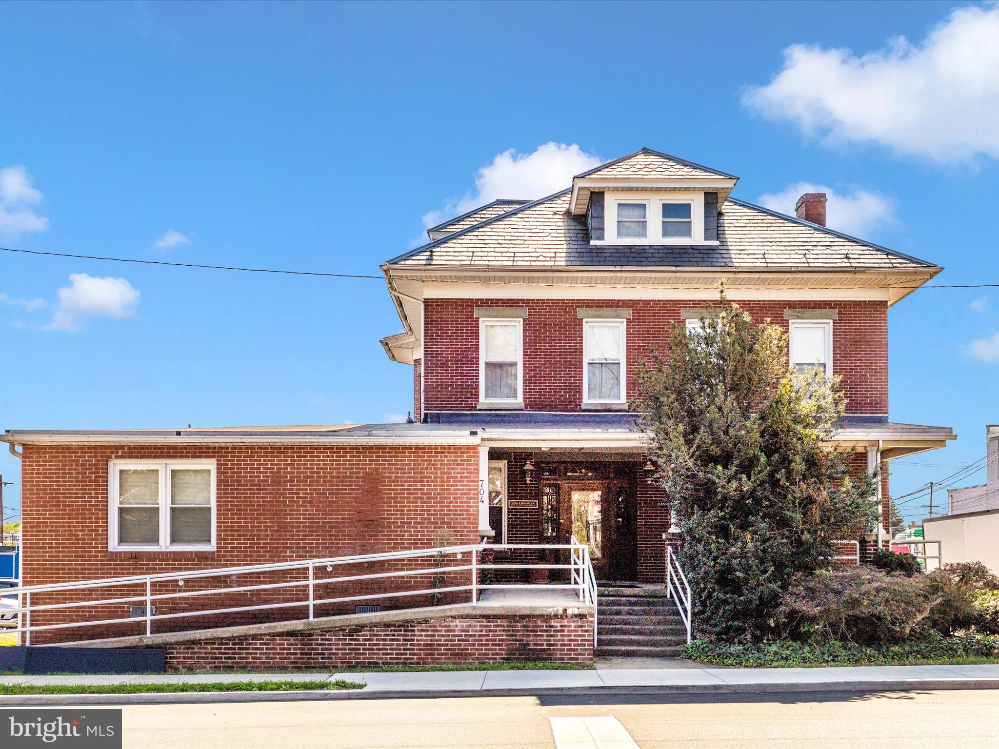 Exceptional Multi-Use Property in Prime Location!

Discover incredible flexibility and potential in this well-maintained property featuring three separate units. Perfect for owner-occupants, investors, or professionals seeking a live/work setup.

Upstairs Unit: