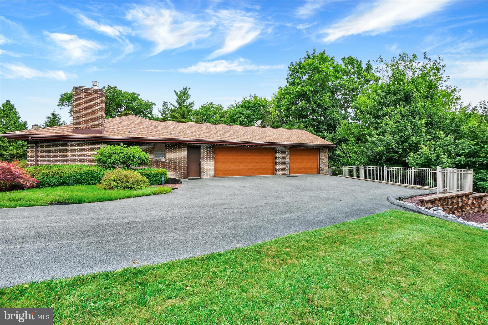 STRATHCONA HILLS - Residential
