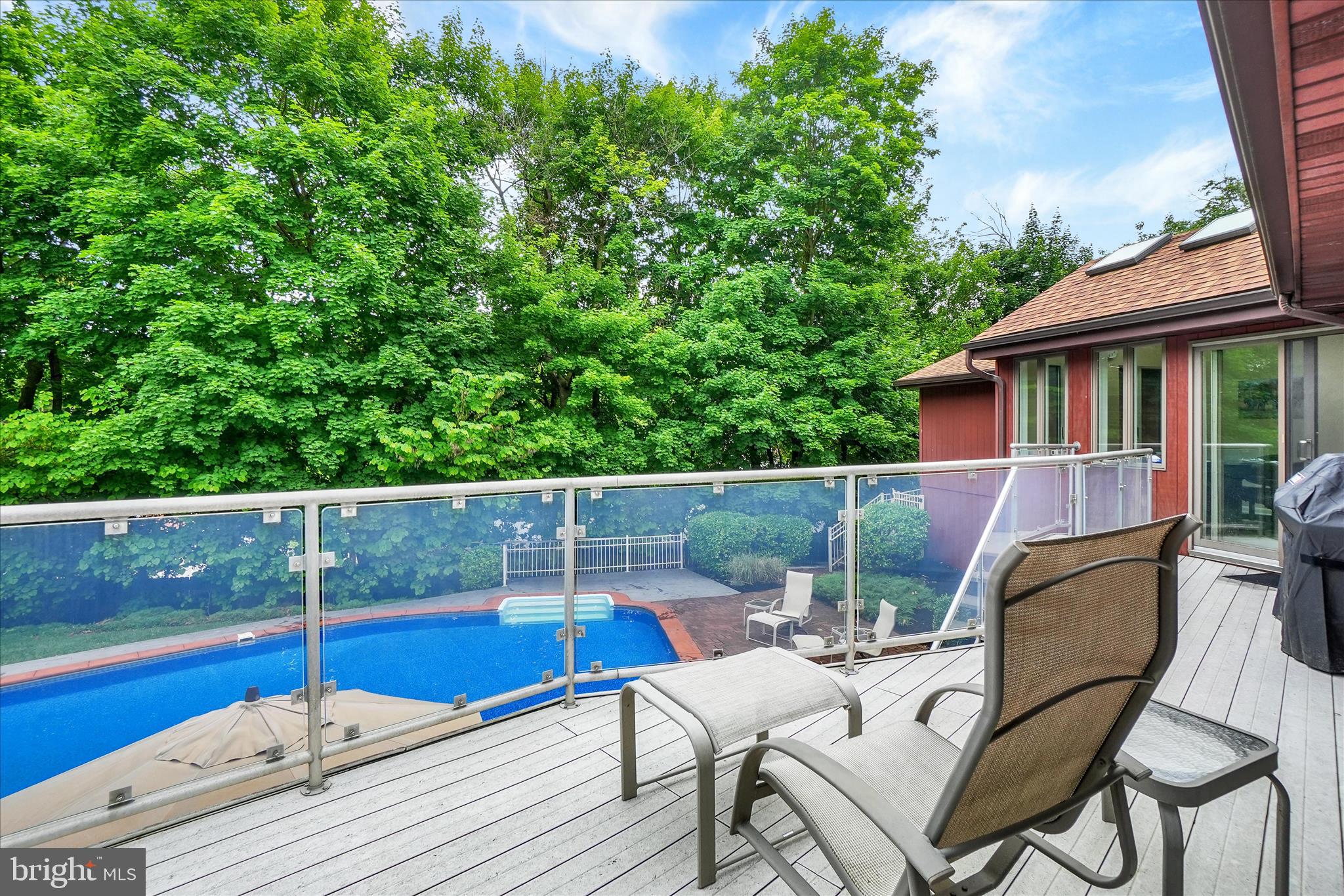 STRATHCONA HILLS - Residential