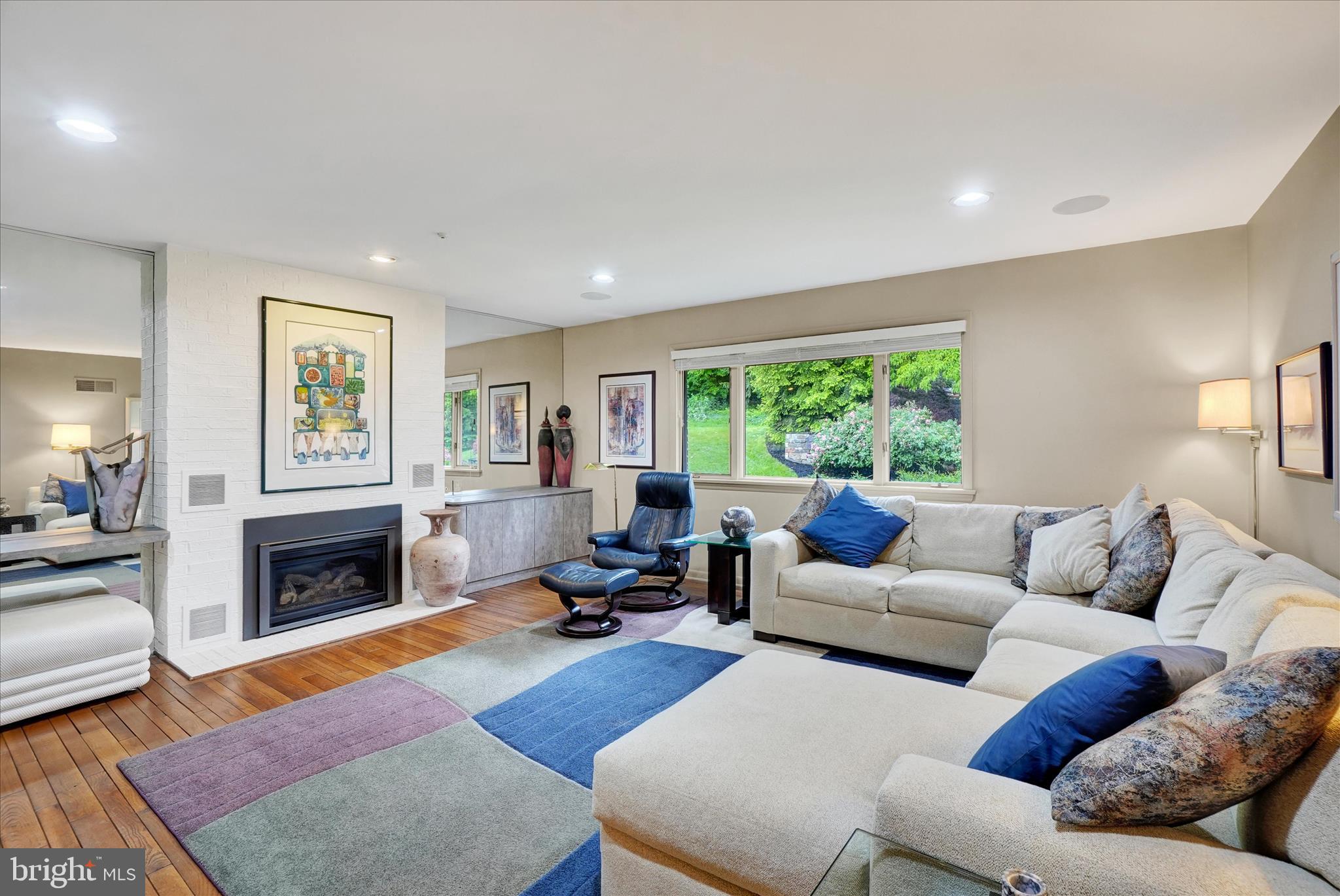 STRATHCONA HILLS - Residential
