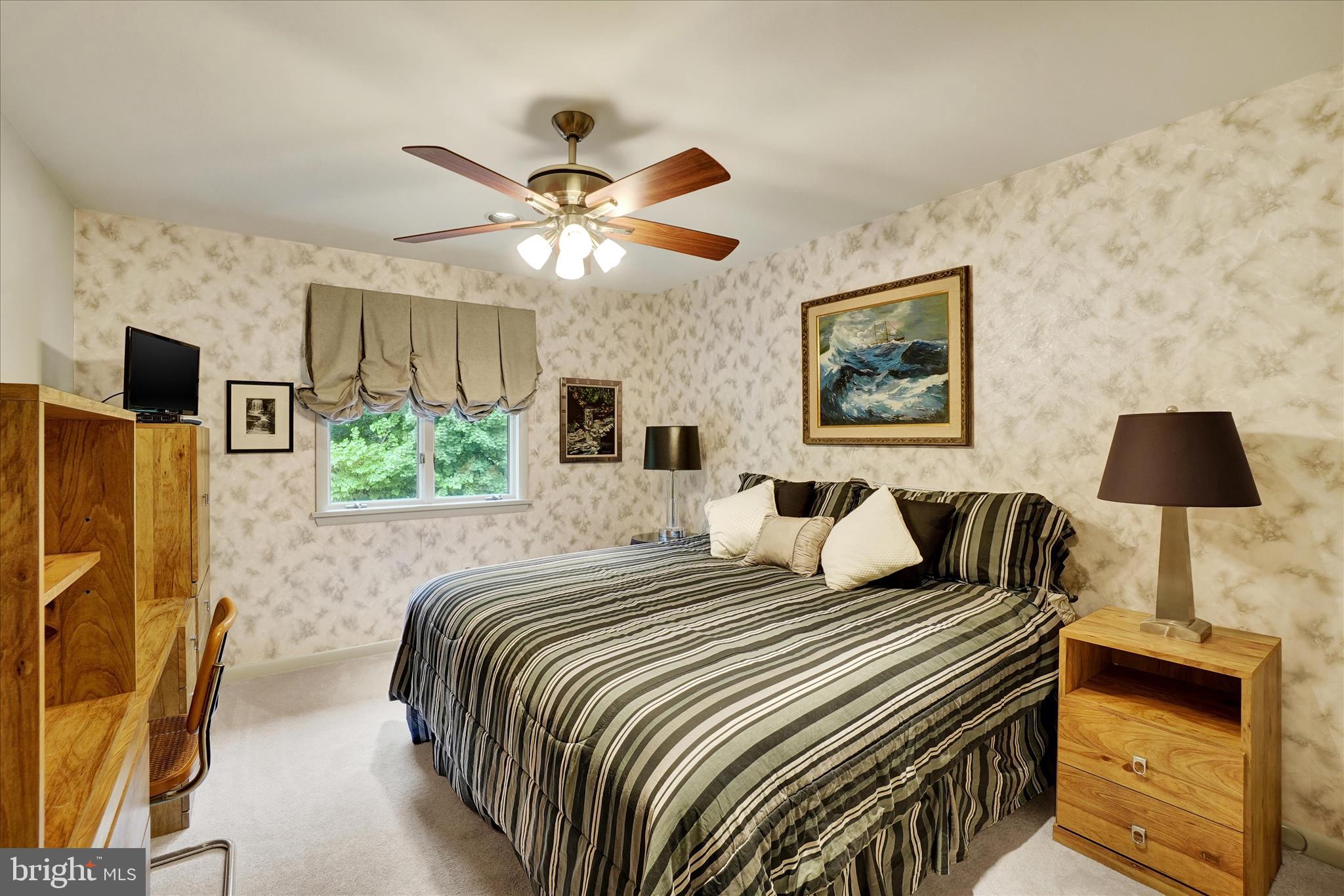 STRATHCONA HILLS - Residential