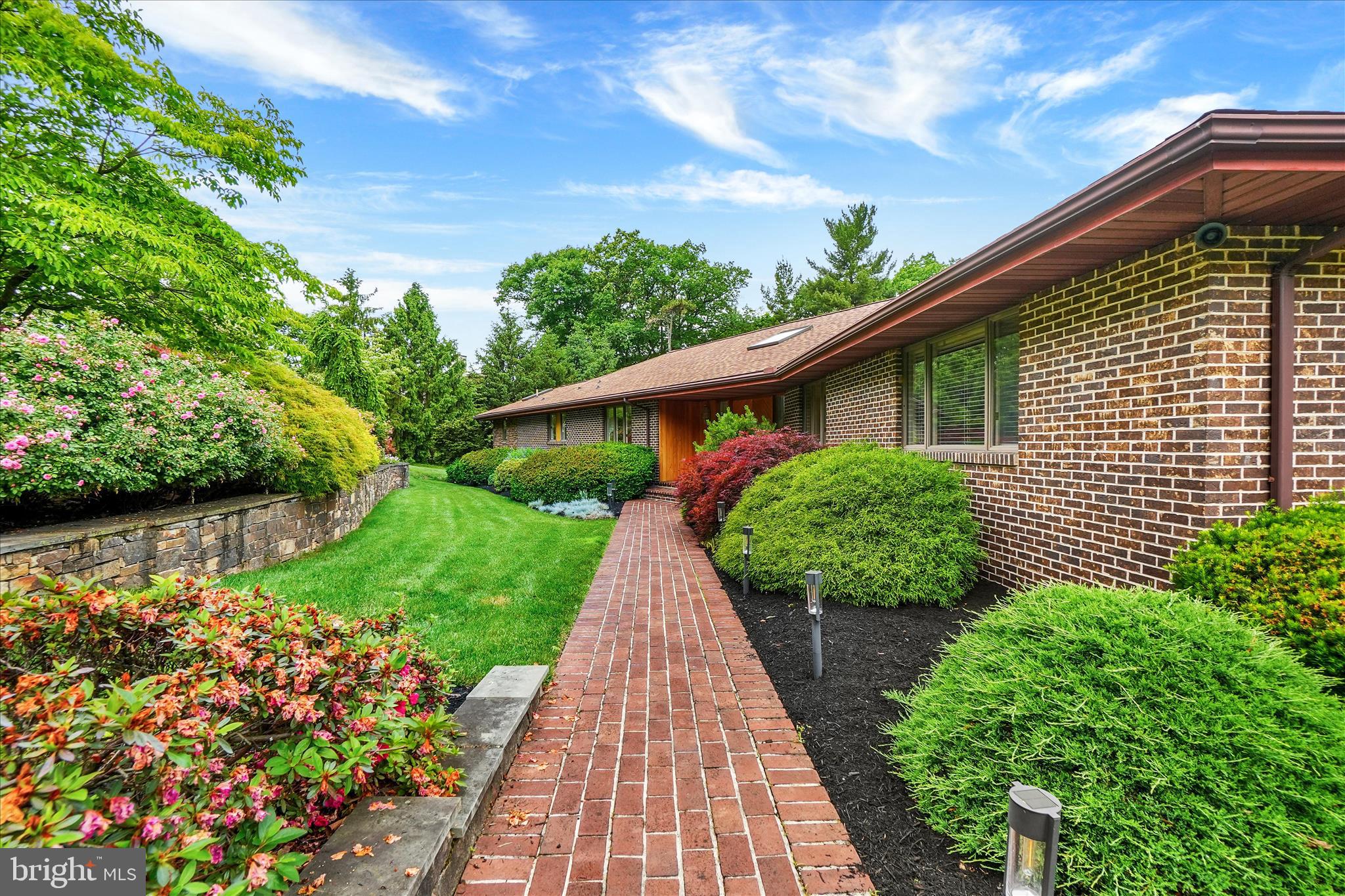 STRATHCONA HILLS - Residential