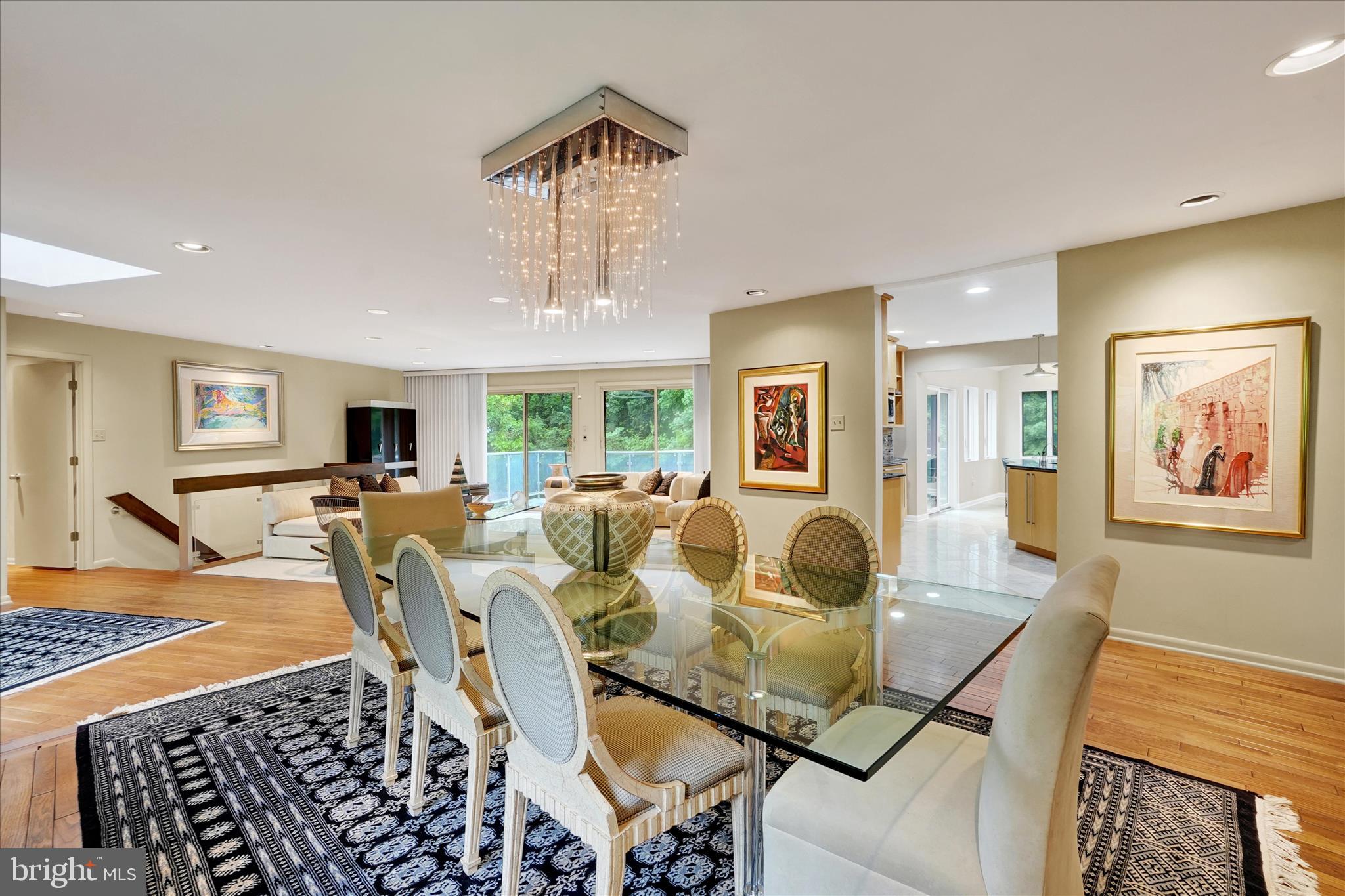 STRATHCONA HILLS - Residential
