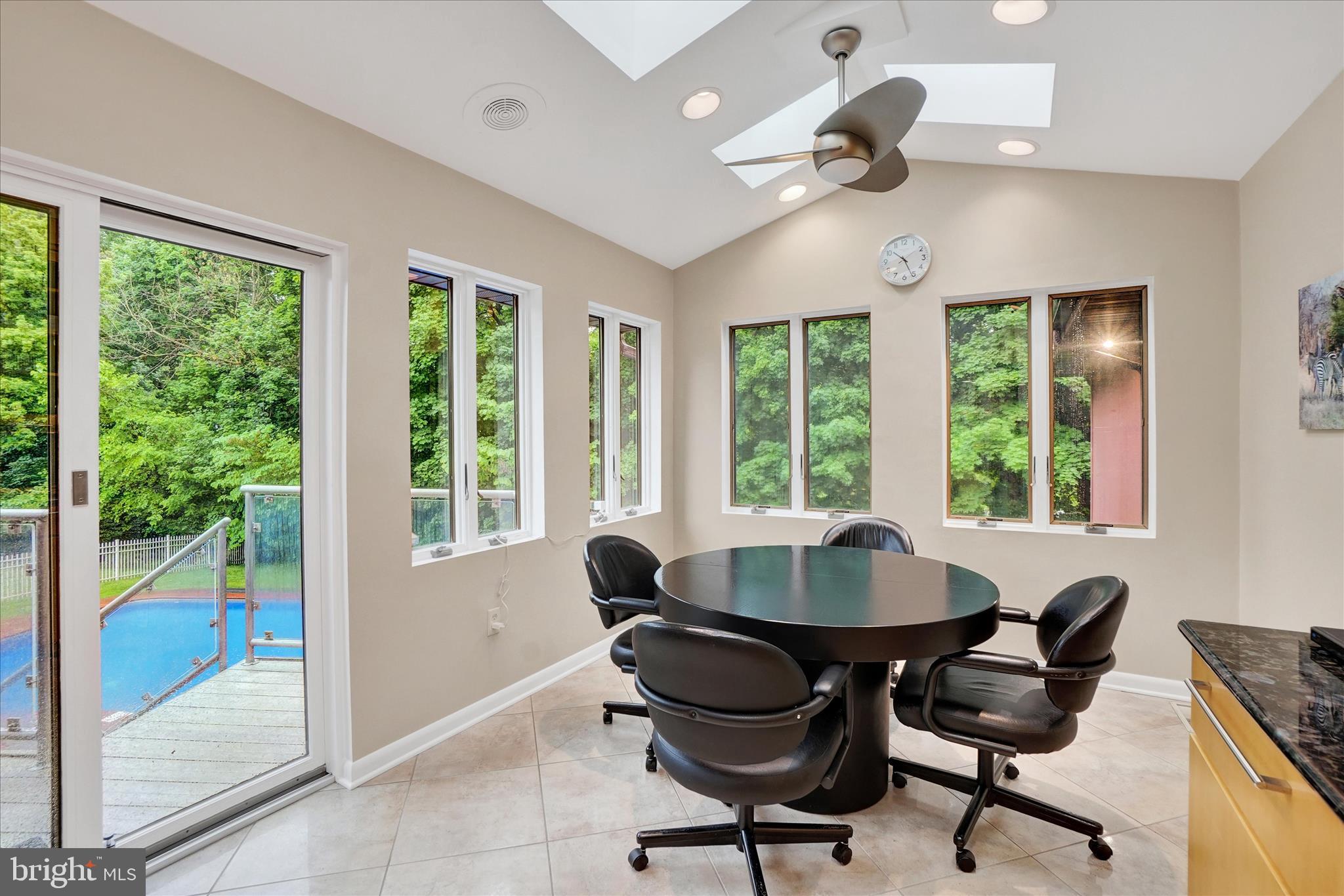 STRATHCONA HILLS - Residential