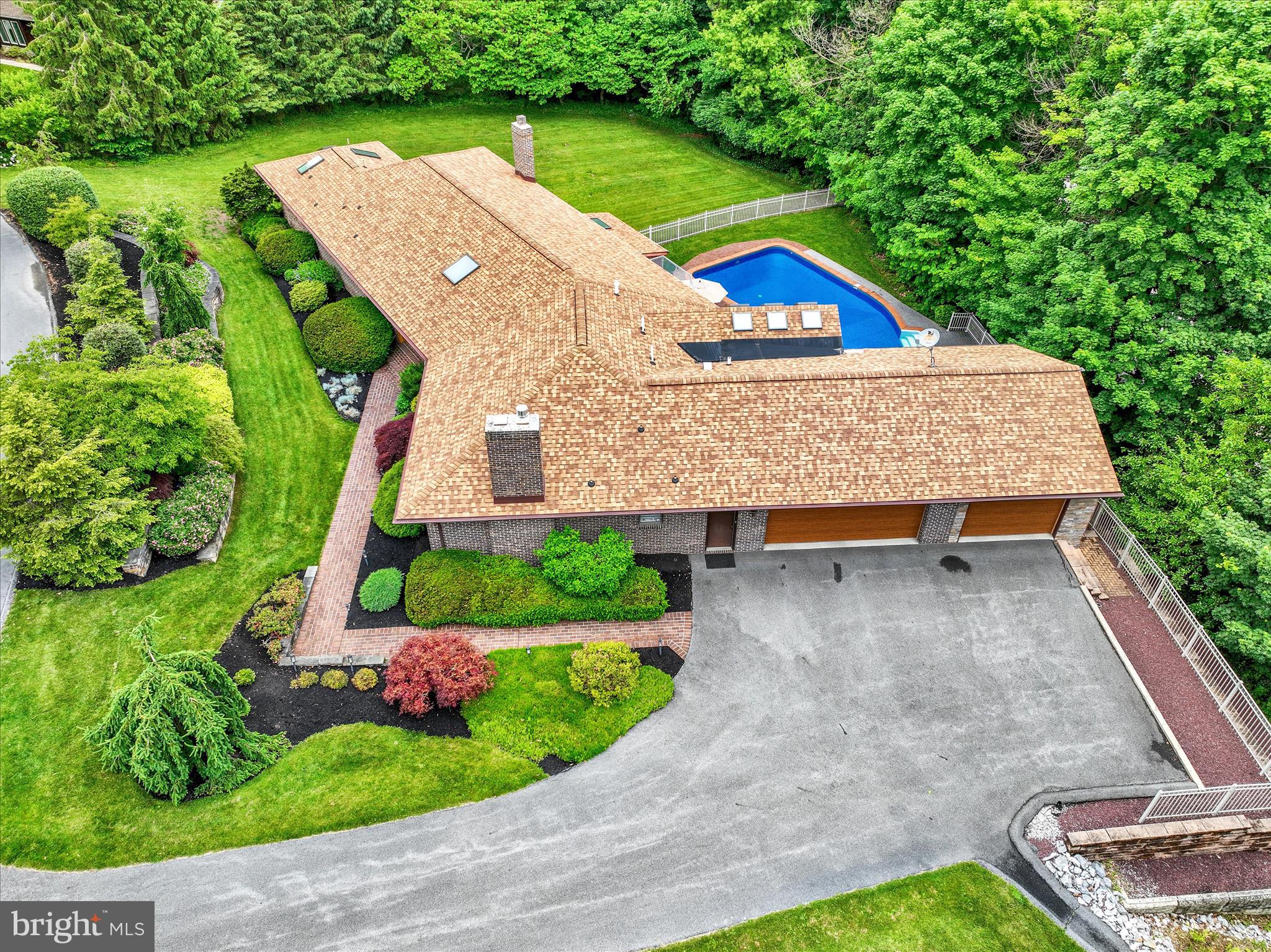 STRATHCONA HILLS - Residential
