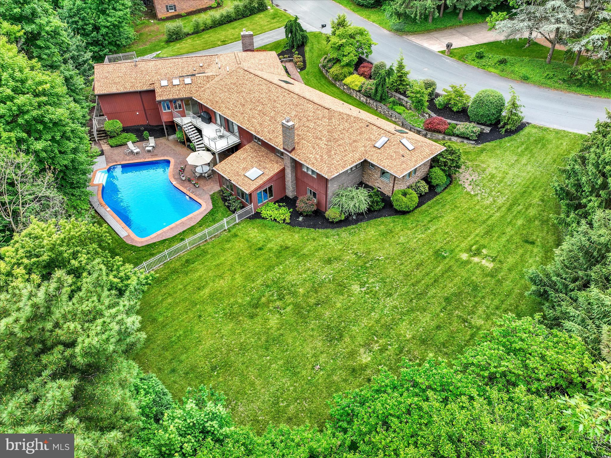 STRATHCONA HILLS - Residential