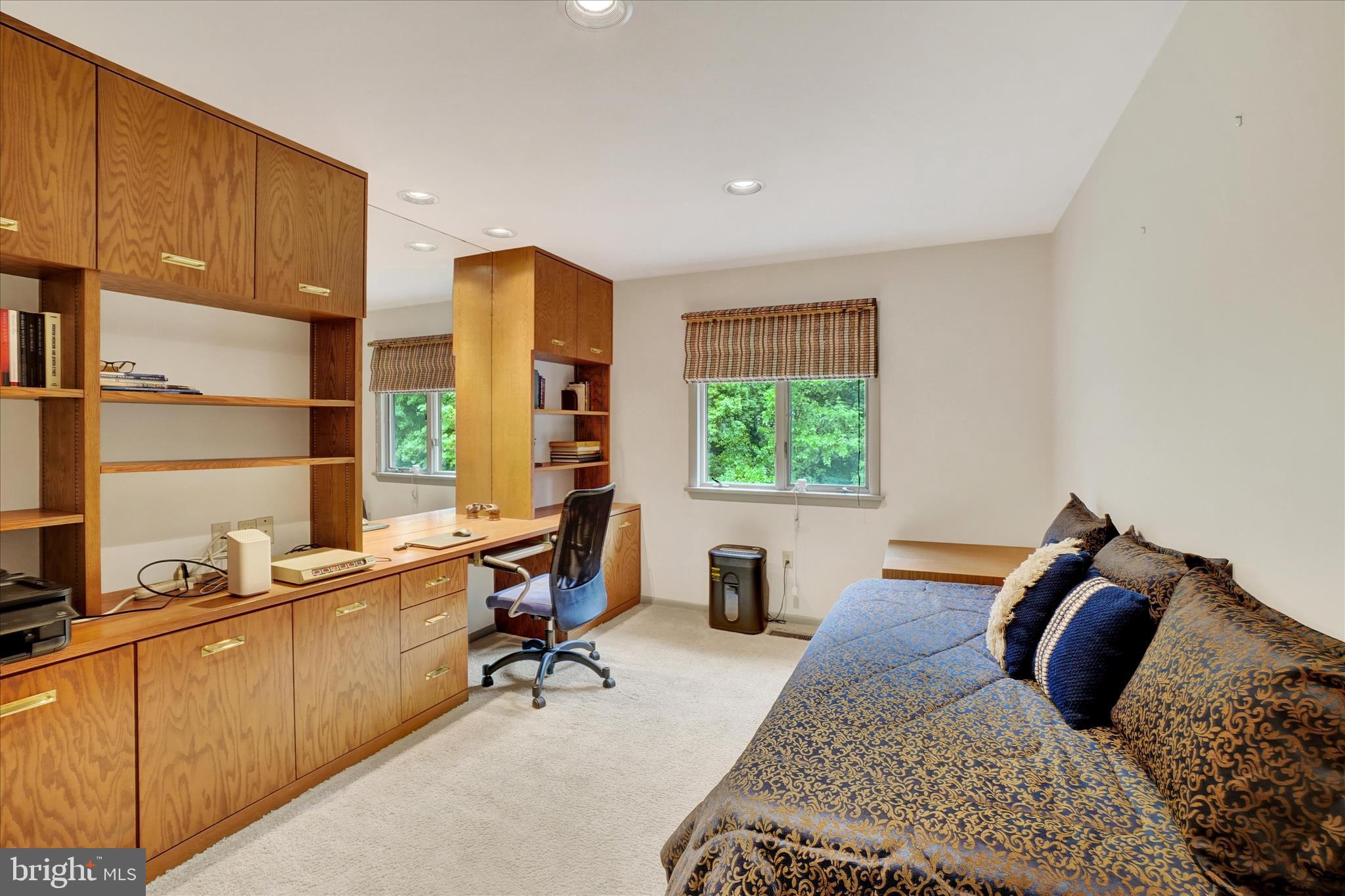STRATHCONA HILLS - Residential