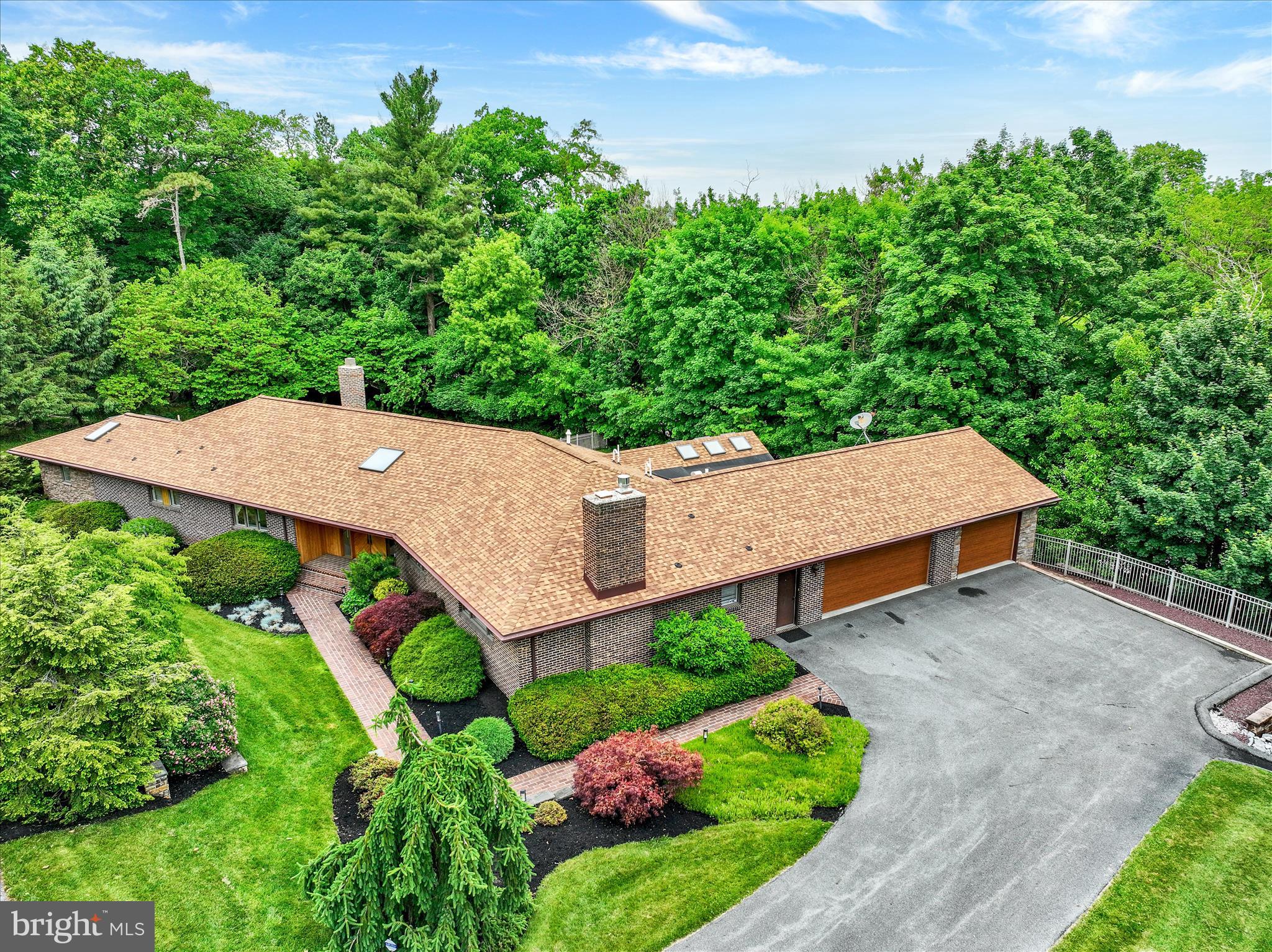 STRATHCONA HILLS - Residential