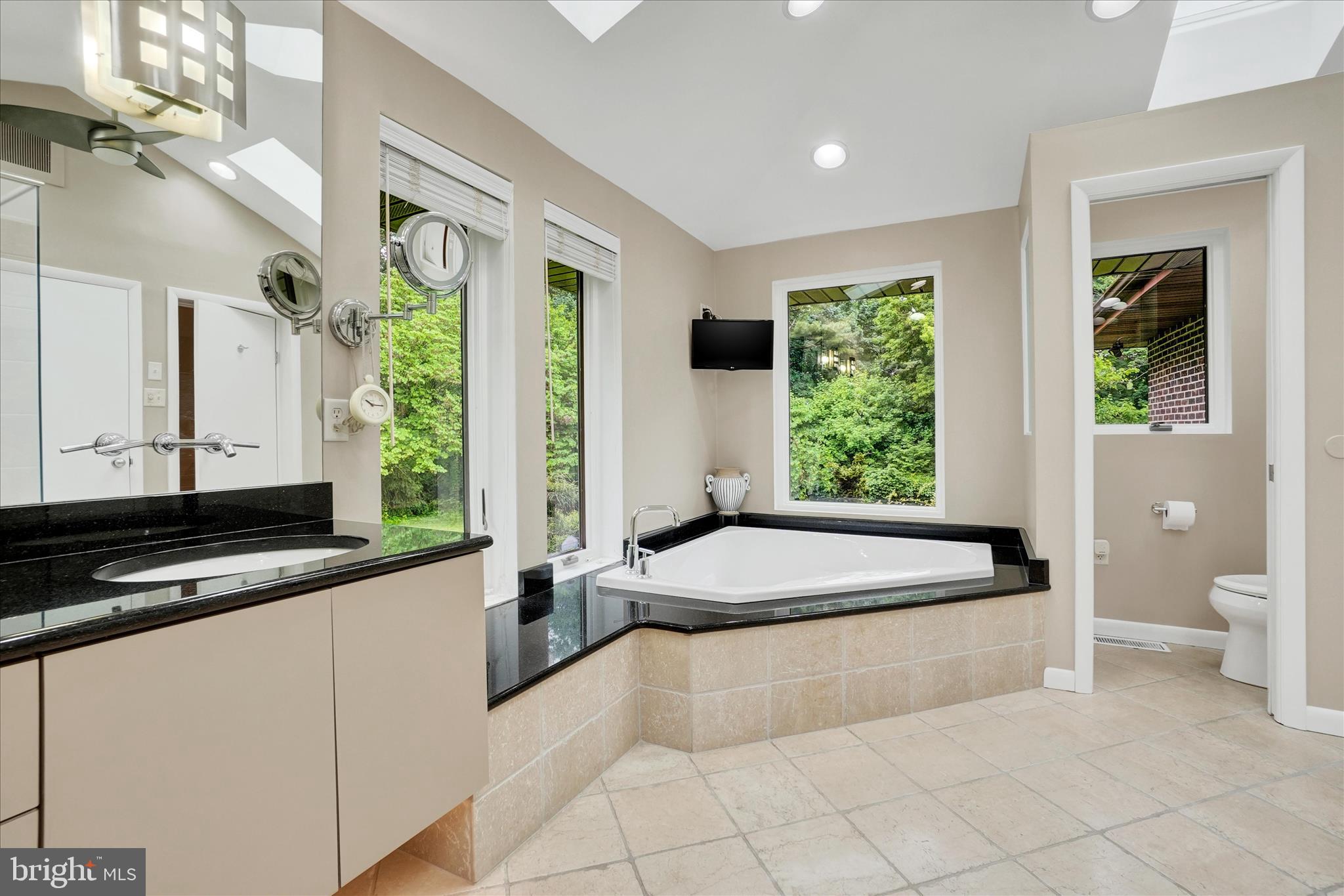 STRATHCONA HILLS - Residential